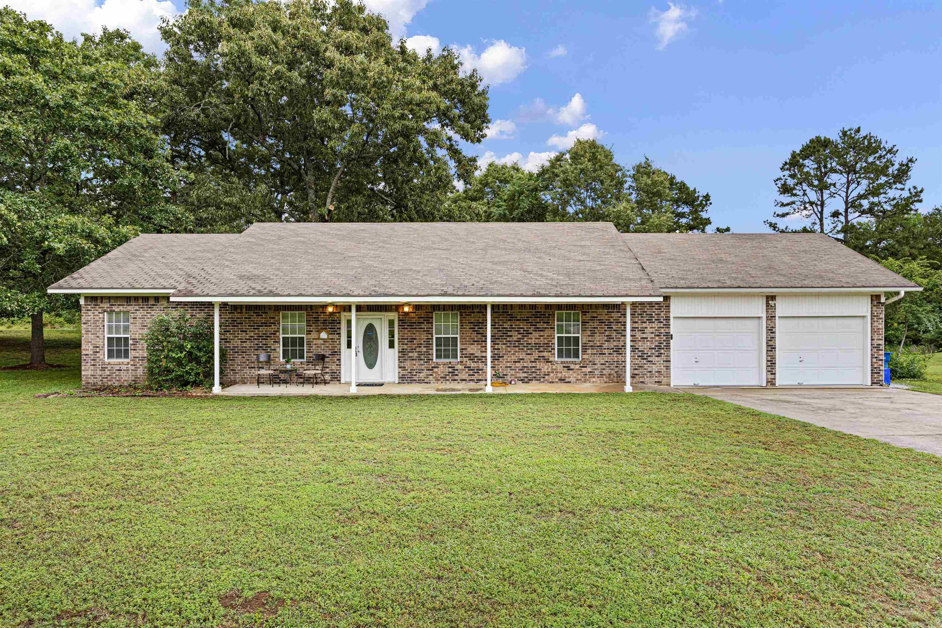 Nestled just a one-minute walk from beautiful Lake Ludwig, this inviting 3-bed, 2-bath home features vaulted ceilings, a spacious open layout, and a convenient Jack-and-Jill bath. Located in the heart of Clarksville, AR, it offers the perfect blend of comfort and lake-life charm. Ideal for relaxing weekends, family living, or peaceful everyday living.
