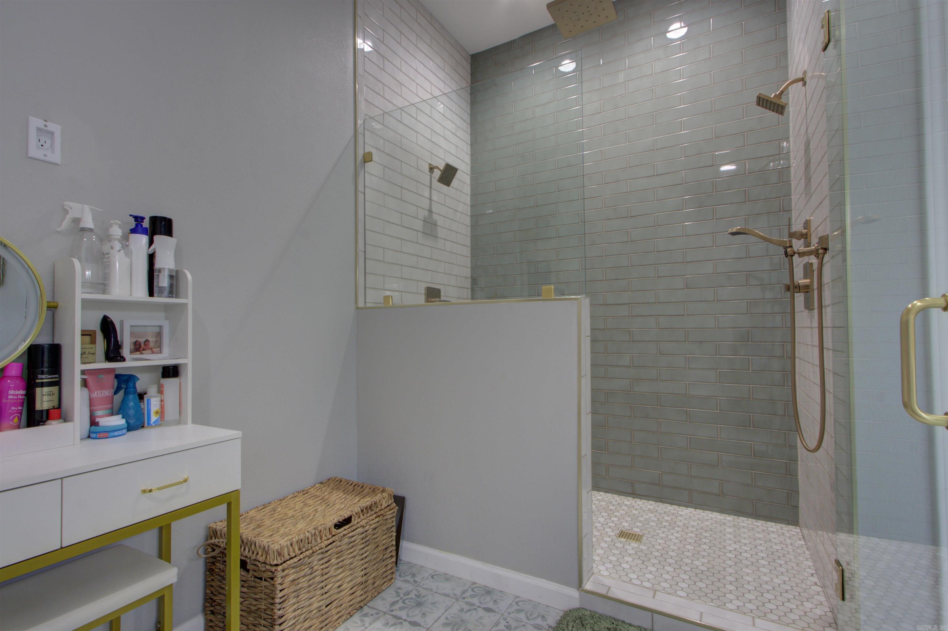 OAK RIDGE ESTATES - Residential