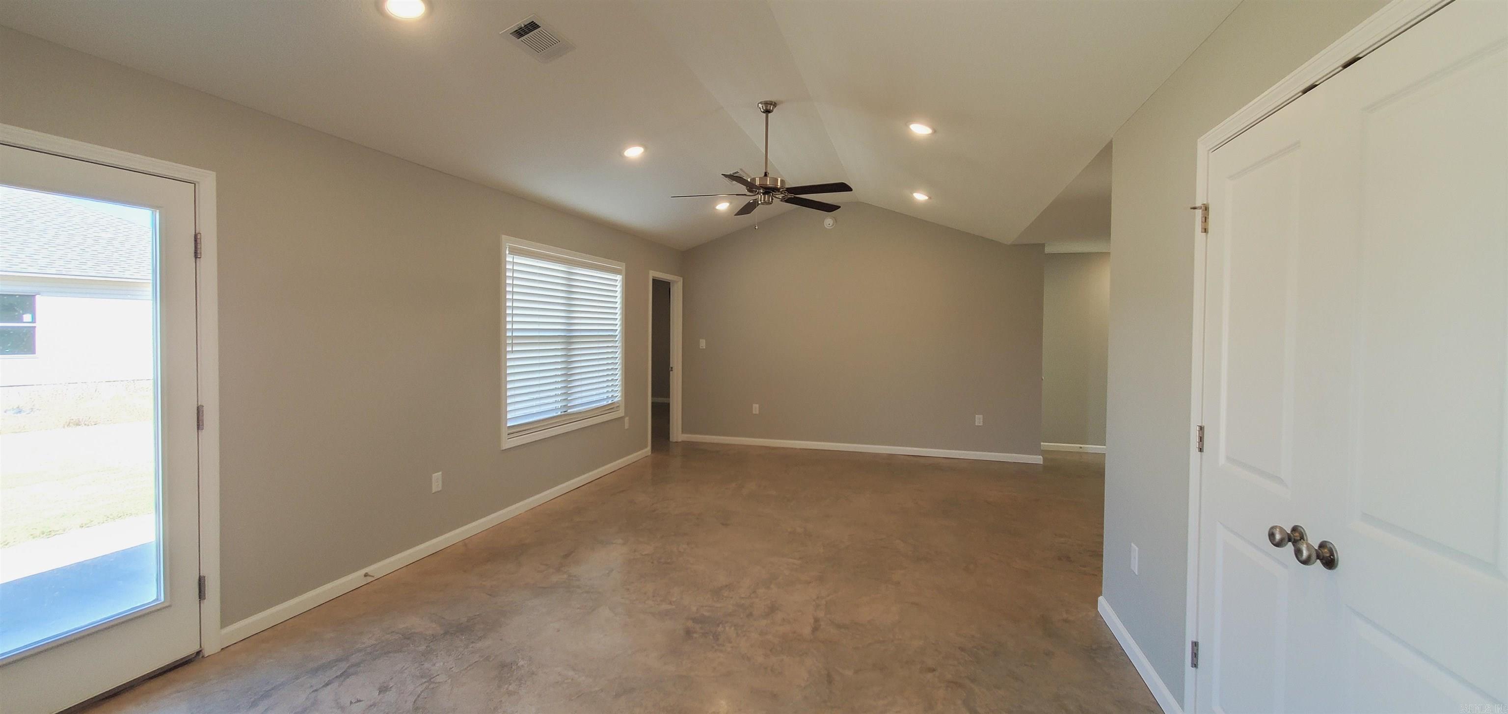 LAKE WOOD LANDING - Residential Lease