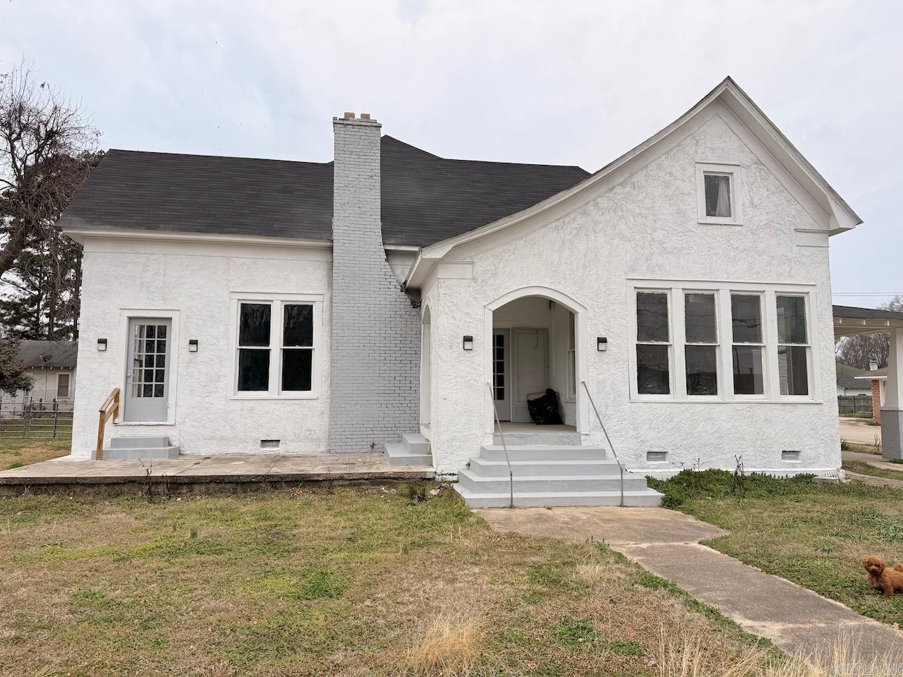 Spacious 4 bed 2 bath with nice fenced in back yard.  Ample room inside for family or guests, over 2200 square ft.  Inviting front porch with steps and arched entry way.  Fresh paint, small town setting with timeless charm in the heart of Warren.