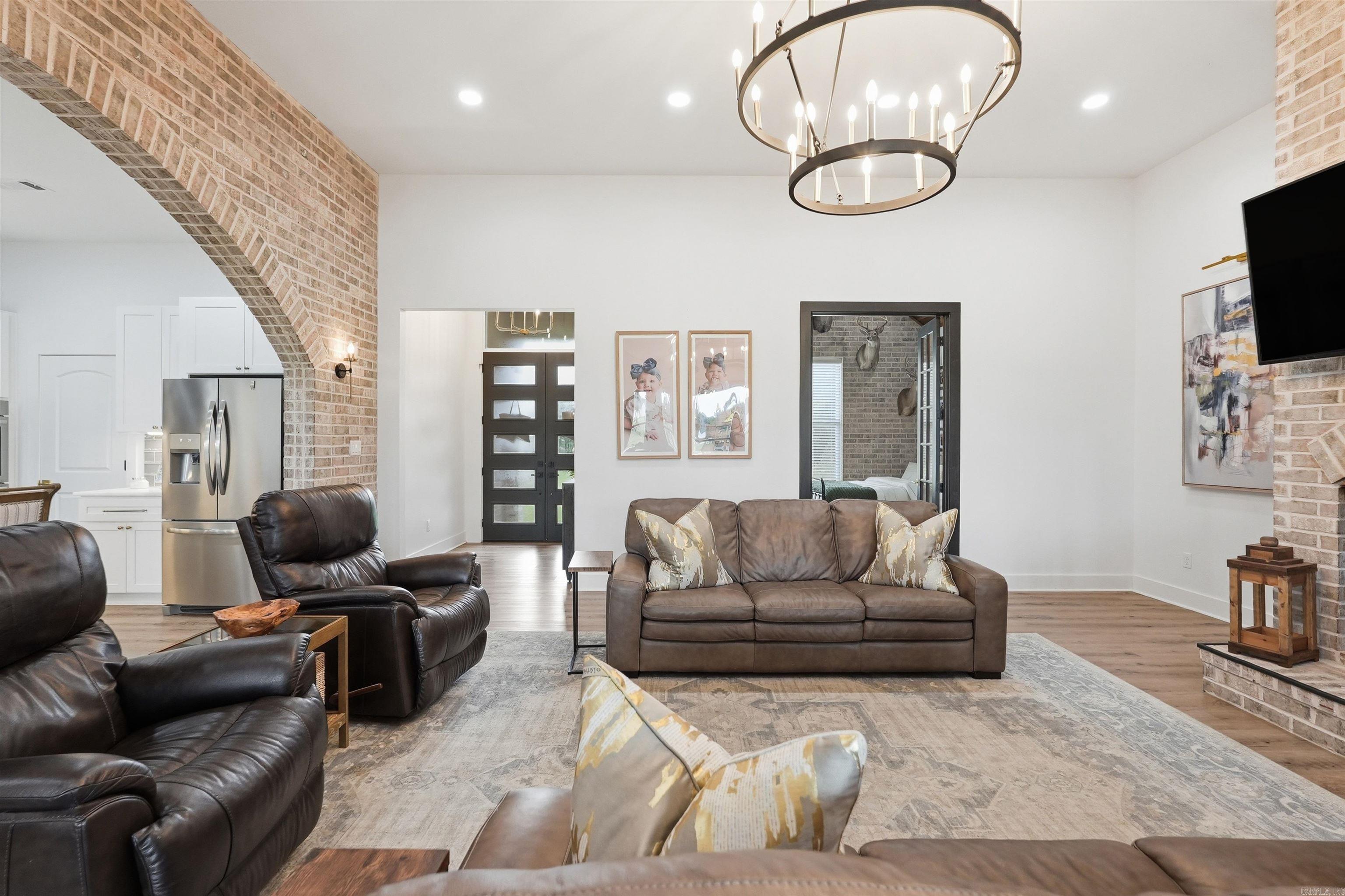 EAGLE RIDGE ESTATES - Residential