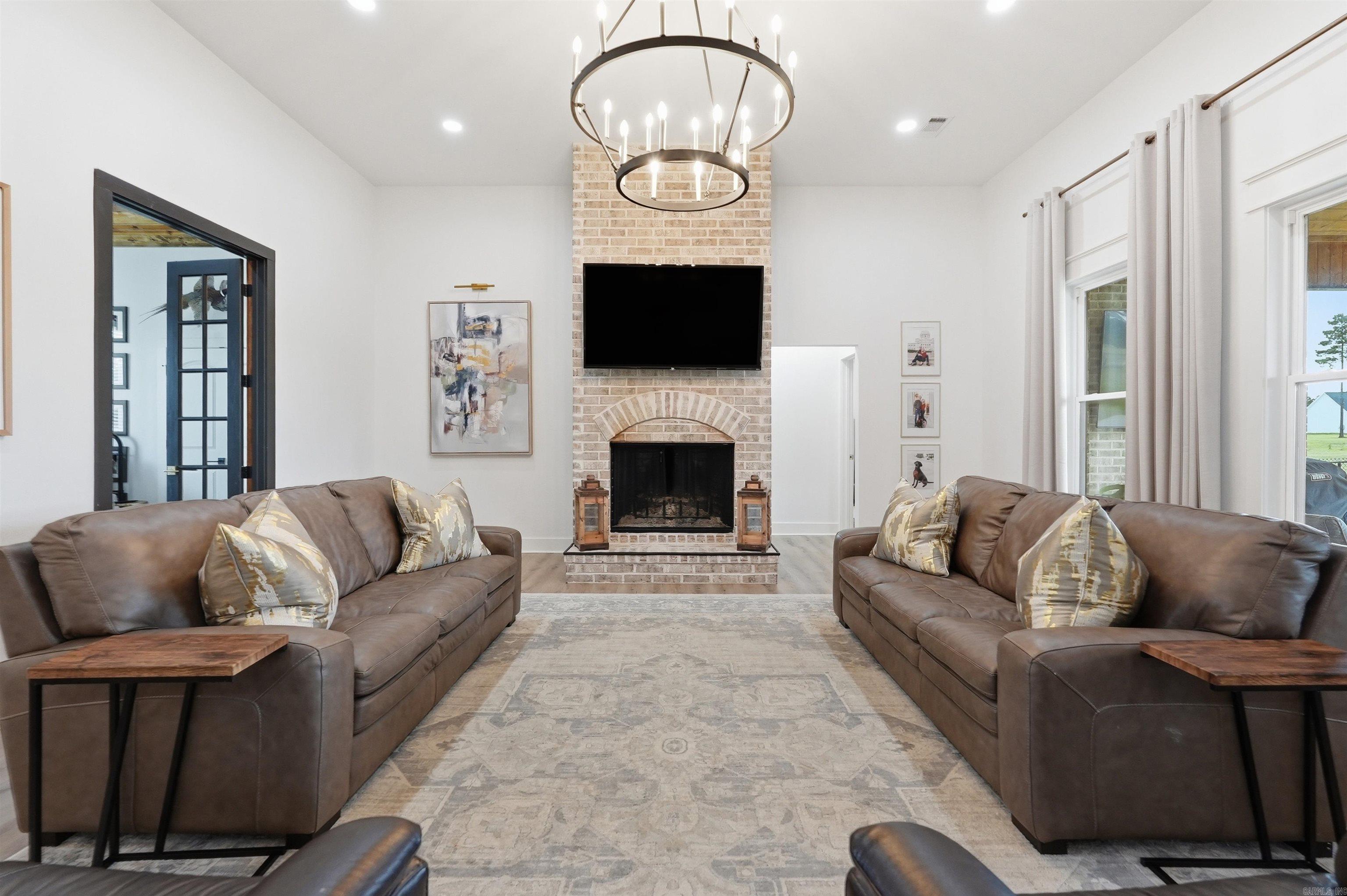 EAGLE RIDGE ESTATES - Residential