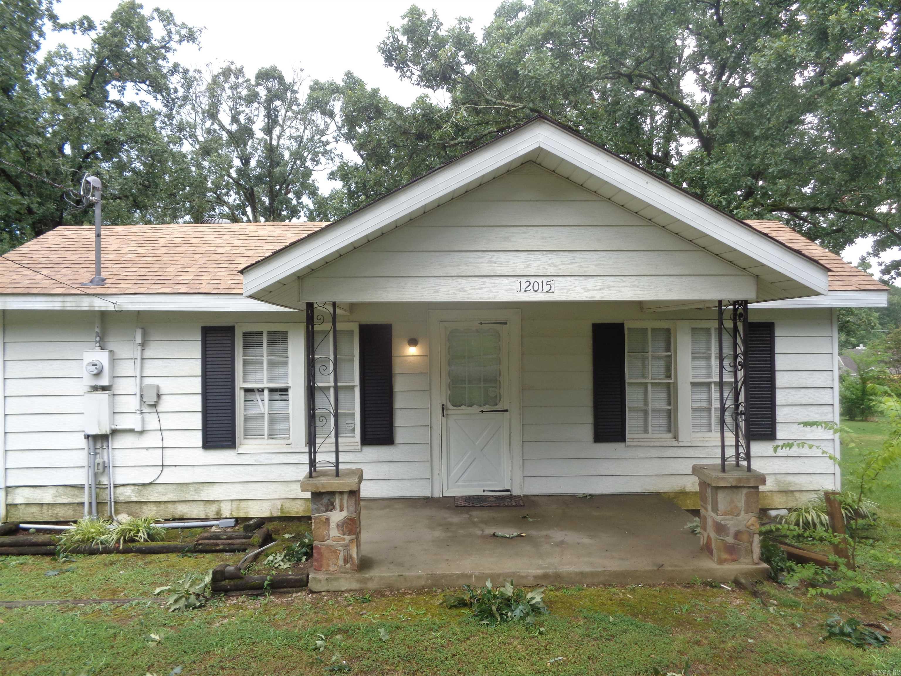 2-bedroom, 2 baths completely furnished cottage on an acre lot in a great area.  Lawn care is included in the rent. Home is furnished with living room furniture, bedroom furniture, washer & dryer, stove, refrigerator, dishwasher and more. No pets/animals allowed at the premises. No Housing tenants accepted. Shown by appointment only. Call the office at 501-228-0018 for more details.