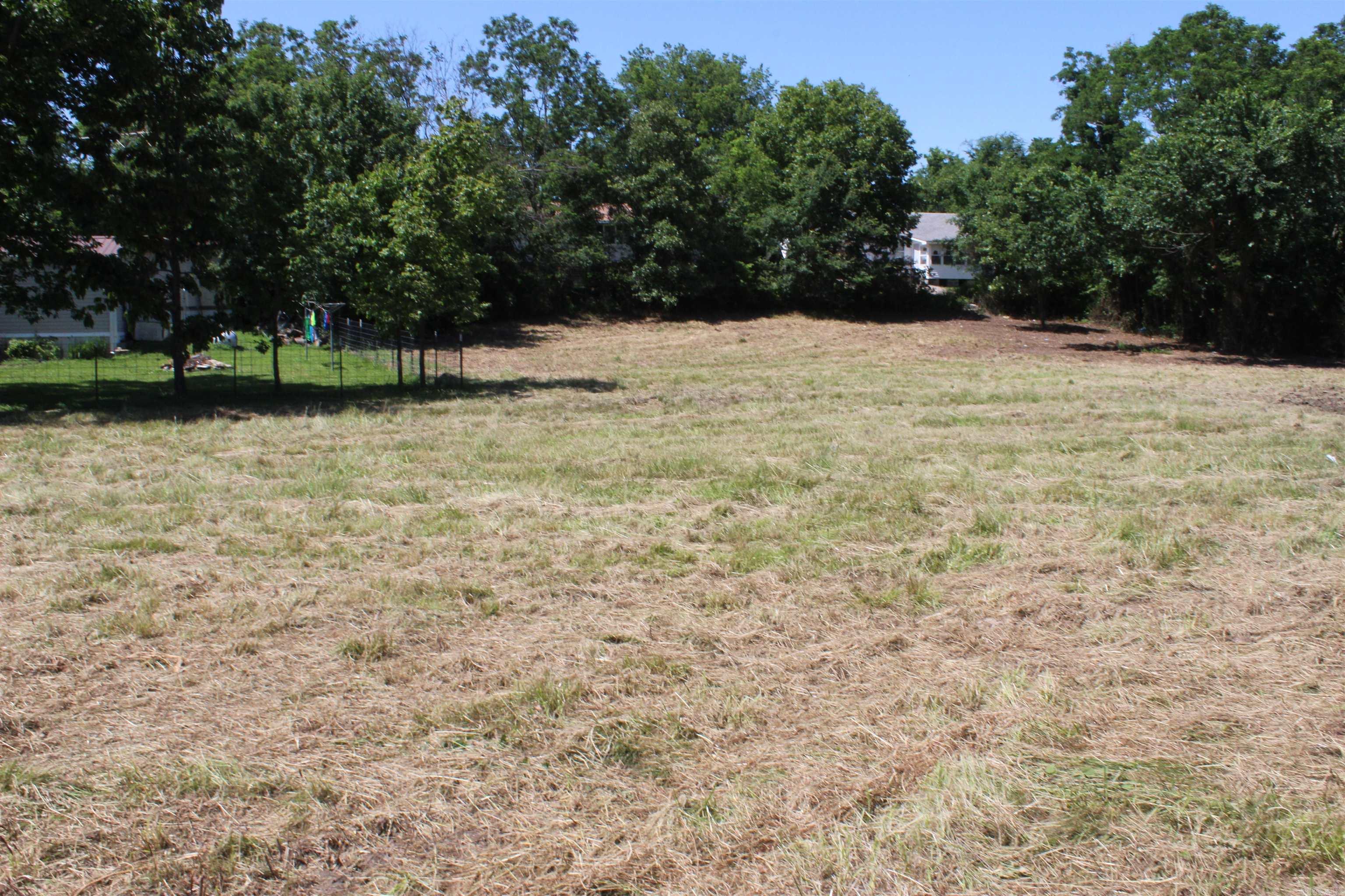 Discover the perfect location for your next home or investment with this lot situated in the city limits of Marshall. Enjoy the convenience of being just minutes away from local shops for all your day to day supplies and restaurants, offering you an effortless lifestyle. Nature enthusiasts will appreciate the proximity to the Buffalo National River where you can enjoy fishing, kayaking, canoeing, hiking, and numerous other outdoor activities. ideal for outdoor adventures and scenic relaxation. Plus, you’re only an hour and a half from the vibrant entertainment of Branson. Agent has ownership interest. Don't miss out!!!