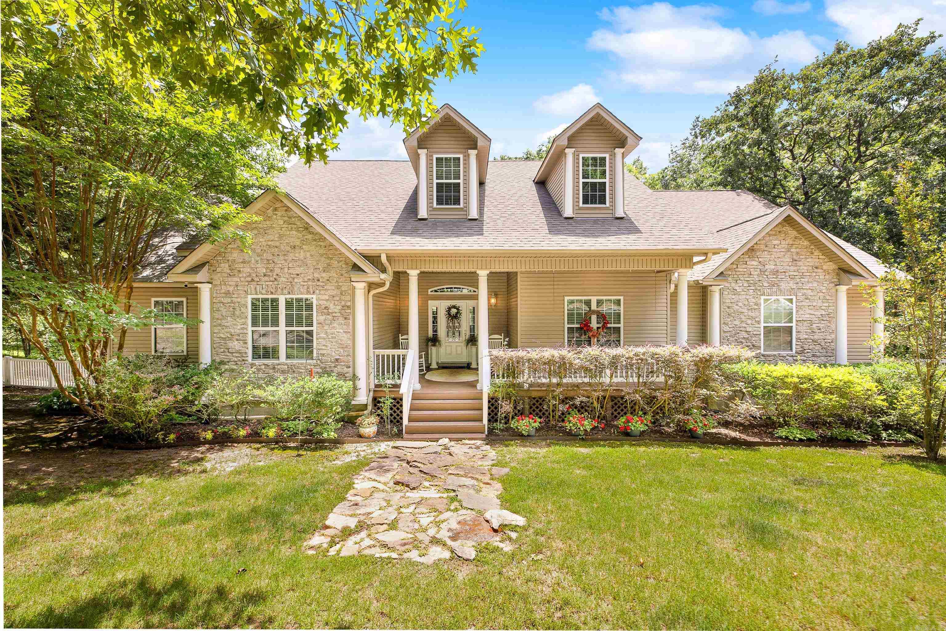 HOBBY TRAIL - Residential