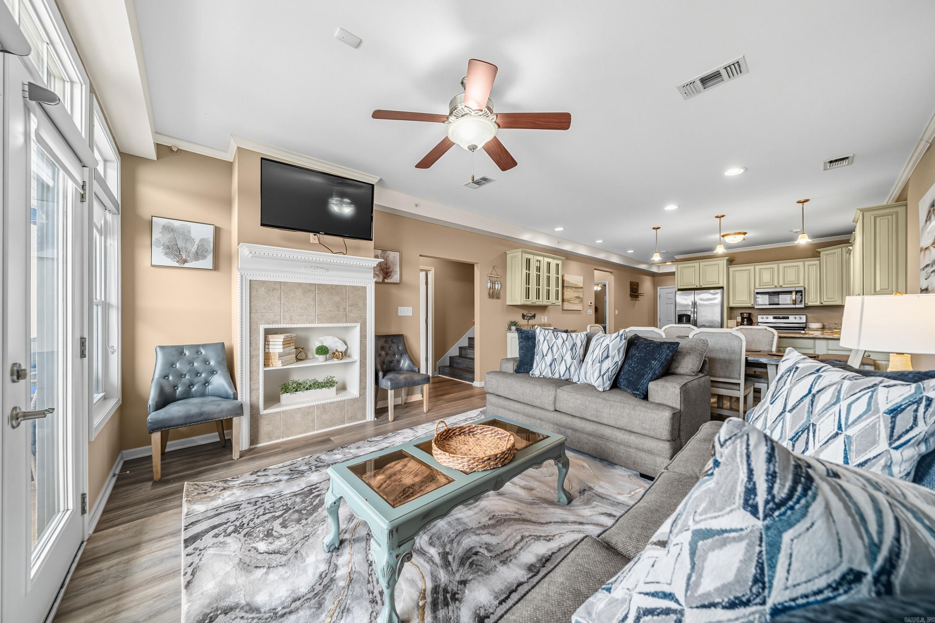 GRAND POINTE VIEW HPR - Residential