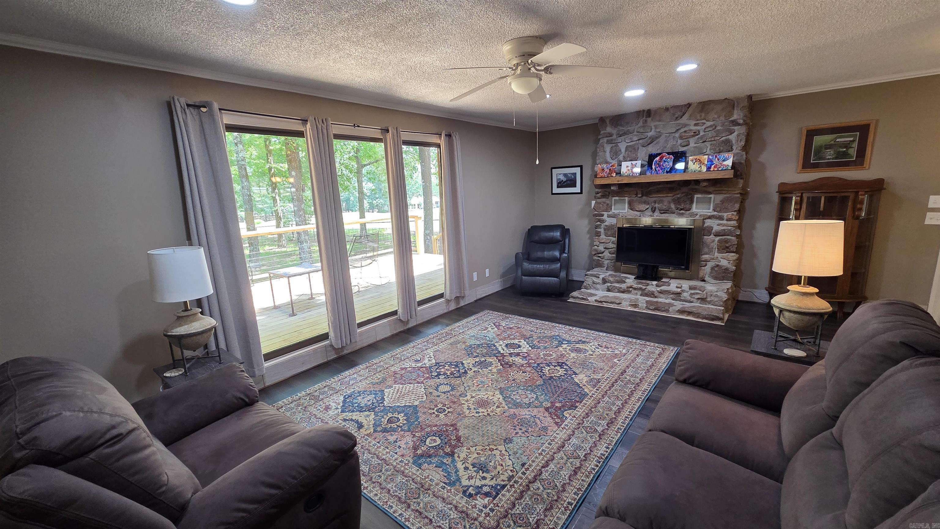 CASTLE RIDGE - Residential