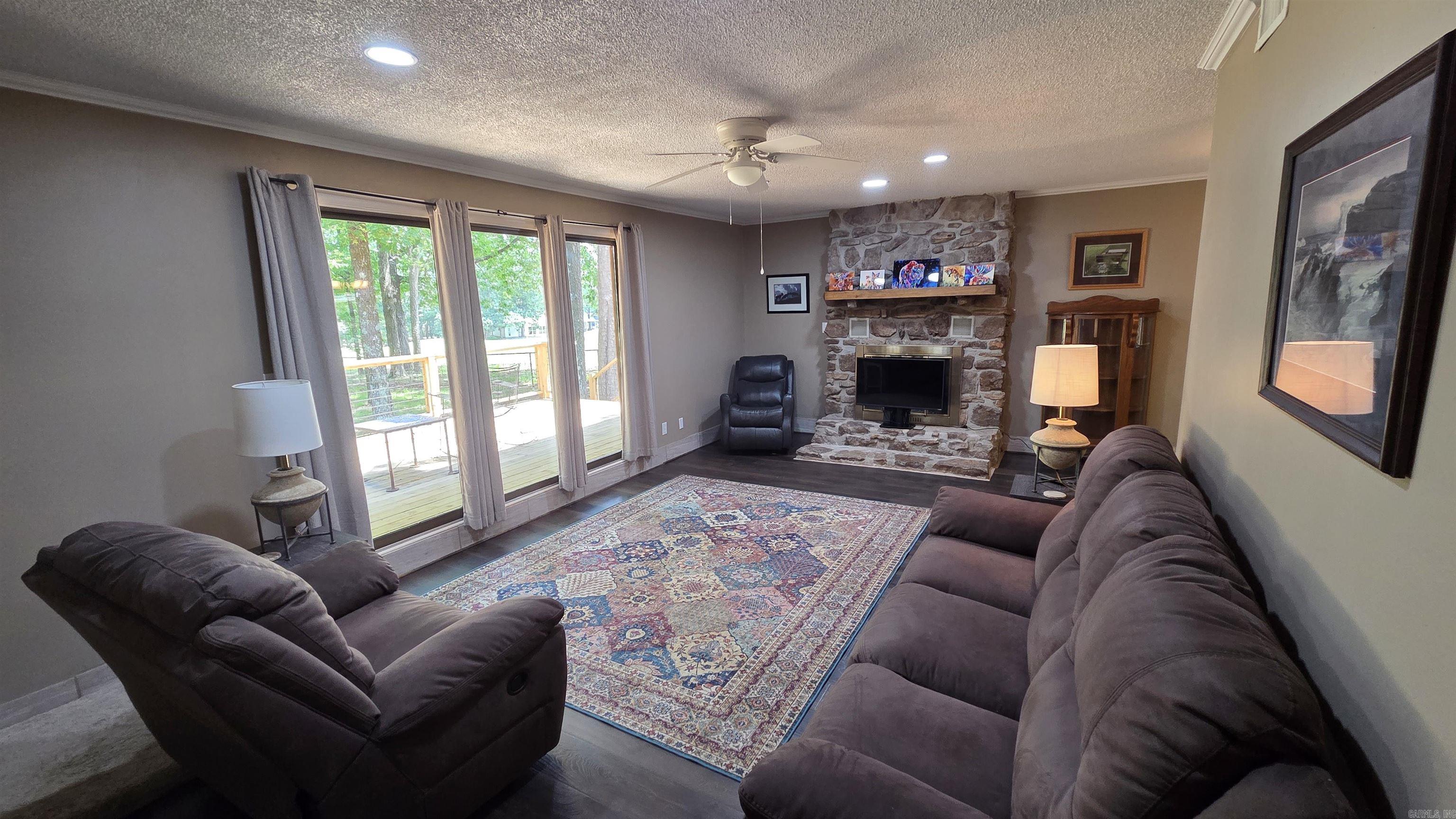 CASTLE RIDGE - Residential