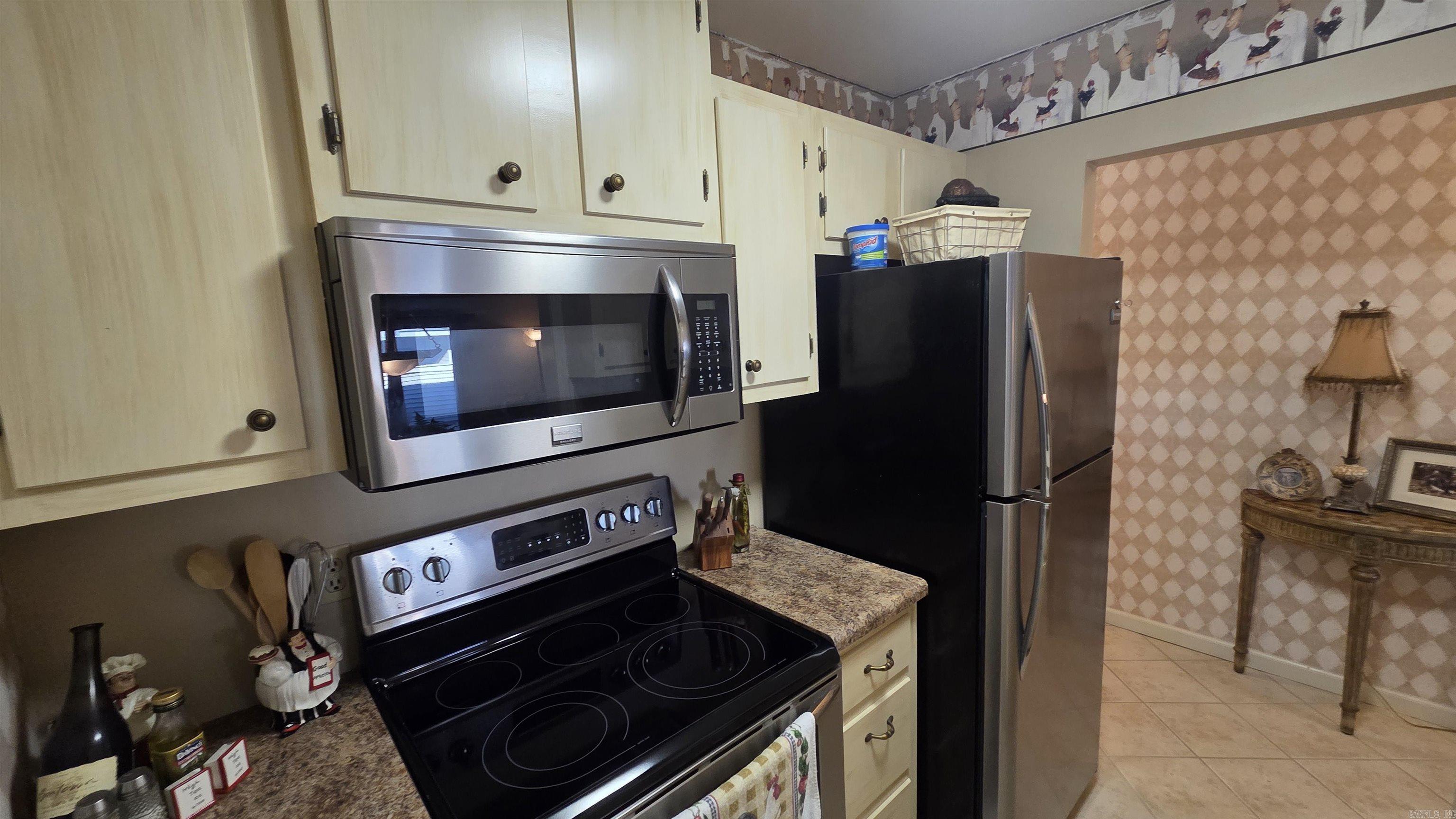 LAKEWOOD HILLS CONDO - Residential