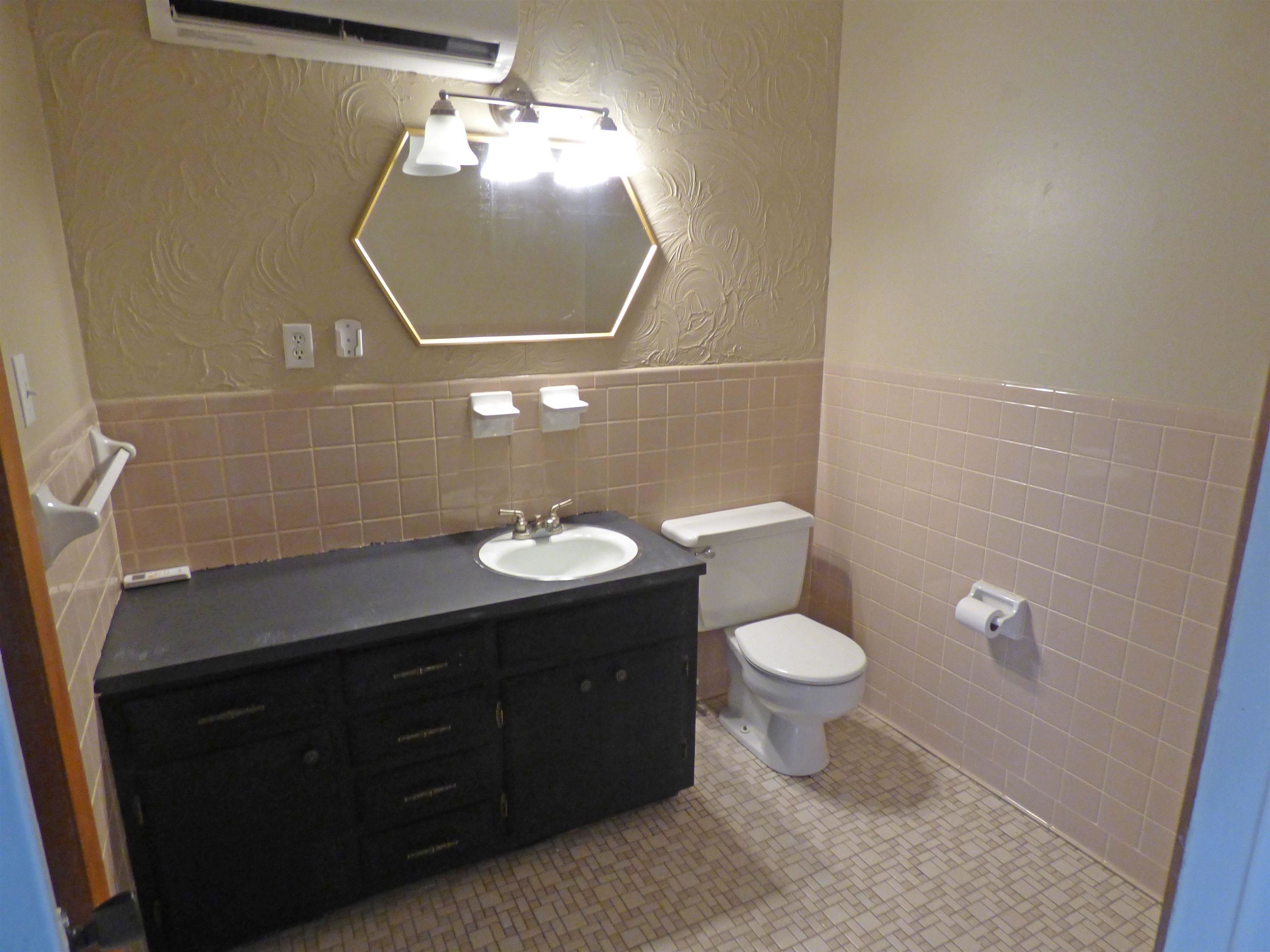 Townhouse 3rd - Residential Lease