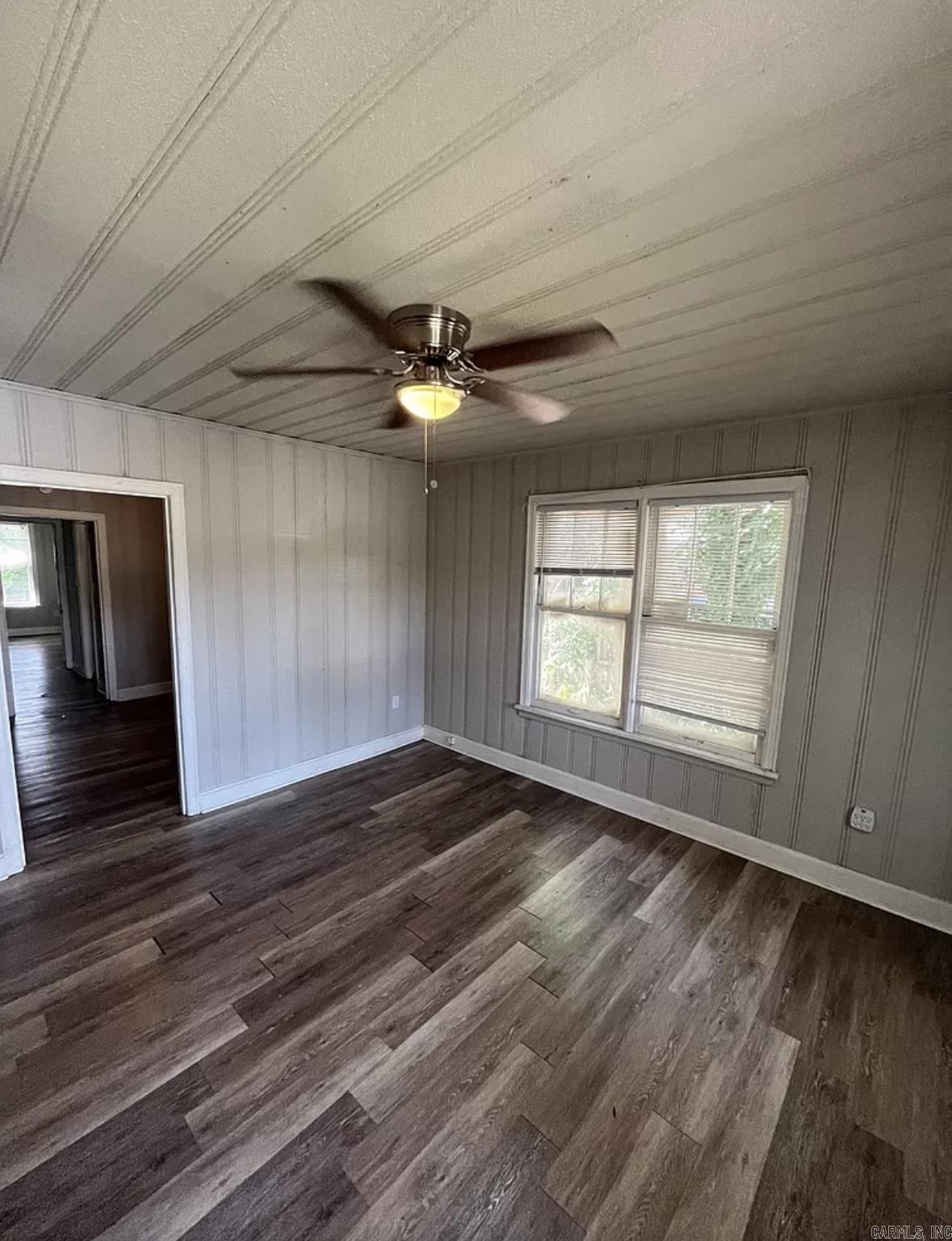 Beautifully updated one bed one bath that freshly painted, new floors and updated kitchen!  Owner has asked all interested parties to apply via the Zillow ad and based on quailed applicants (prove you make 3X the rent per month for the last 3 months via pay stubs and or bank statements reflecting payment from employer) we will schedule showings  12 month lease with a $575 deposit and all rent payments are made through apartments.com