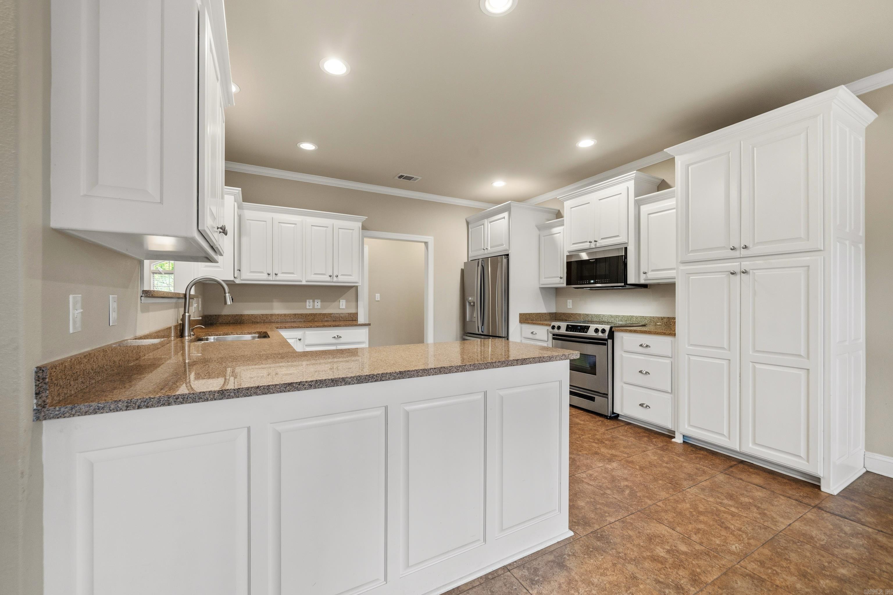 HIGH MEADOW ESTATES - Residential