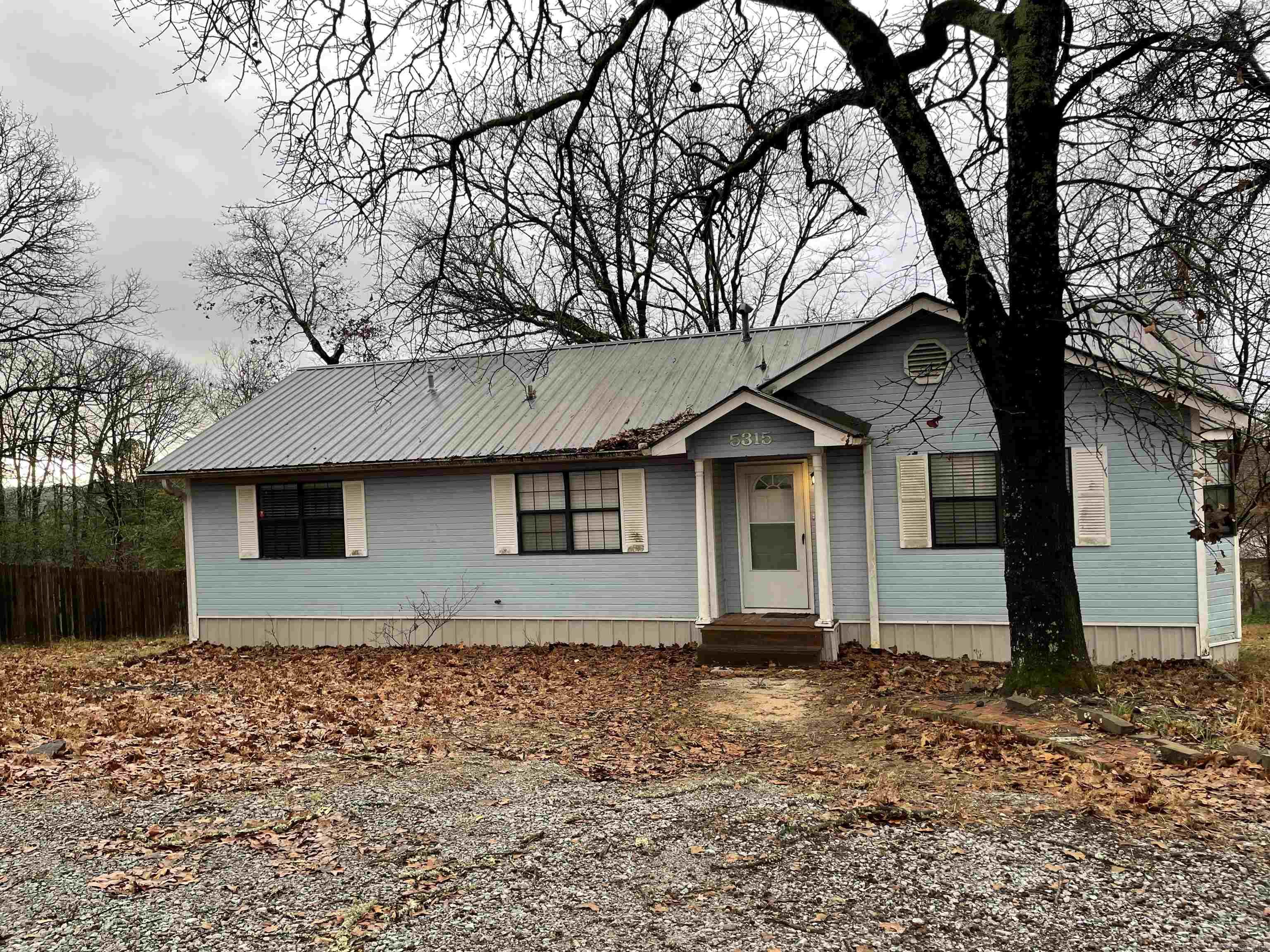 Great location in Bauxite schools. Lots of updates have been made. Metal roof. Newer HVAC. Just a little bit of clean up and this house is ready to live in.