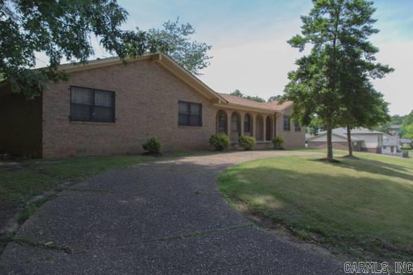 Conveniently located in Little Rock.  This spacious 3 bedroom/2.5 bathroom home has tons of storage space, a large kitchen and so much more. The lease for this property is for 18 months and income has to be three times the amount of rent. No Section 8.