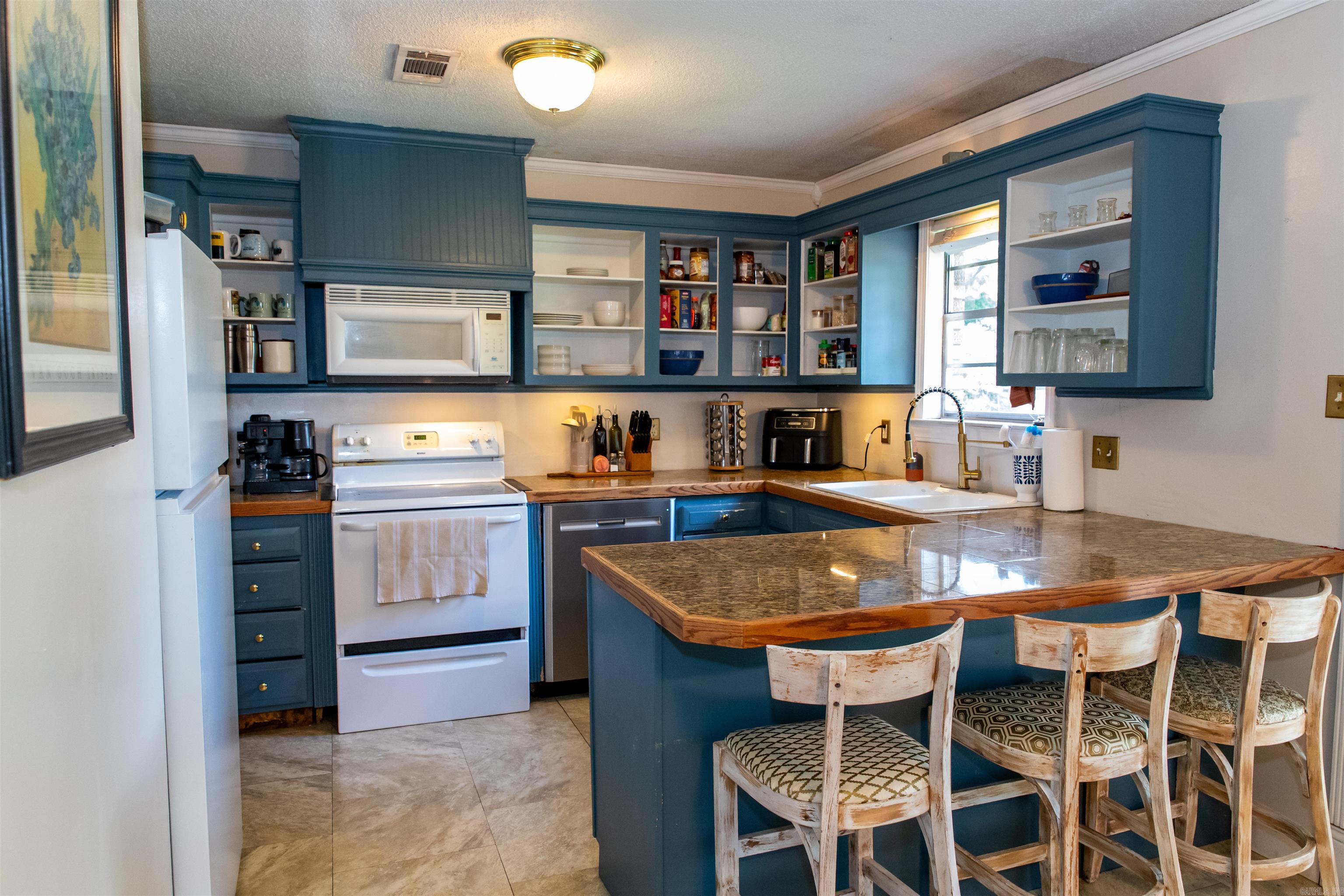 NORTH HILLS MANOR - Residential