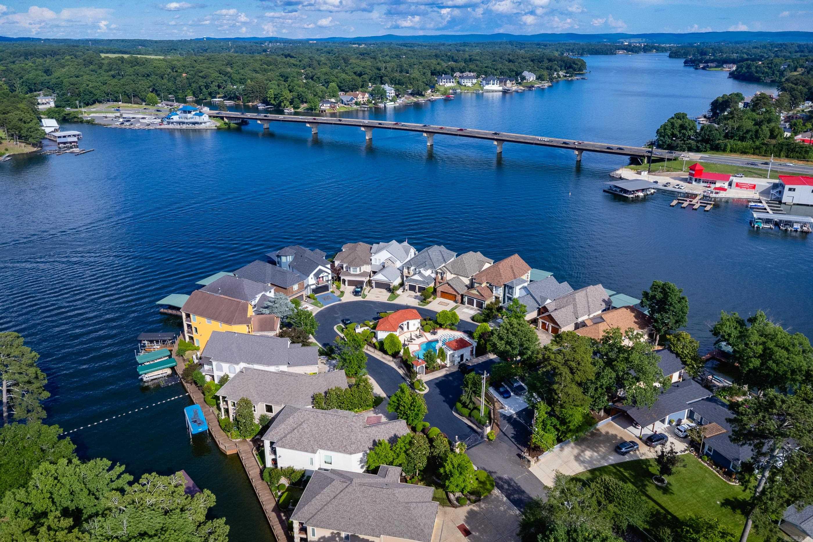 PARADISE LAKE VILLAGE TOWNHOME - Residential