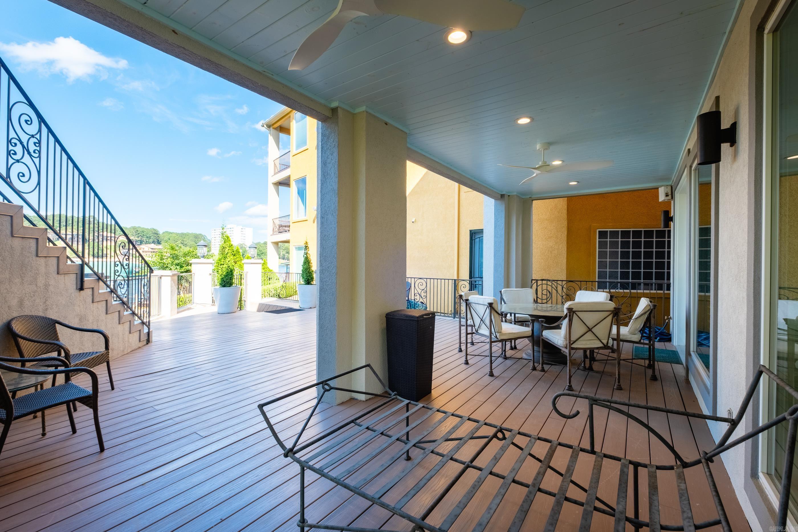 PARADISE LAKE VILLAGE TOWNHOME - Residential