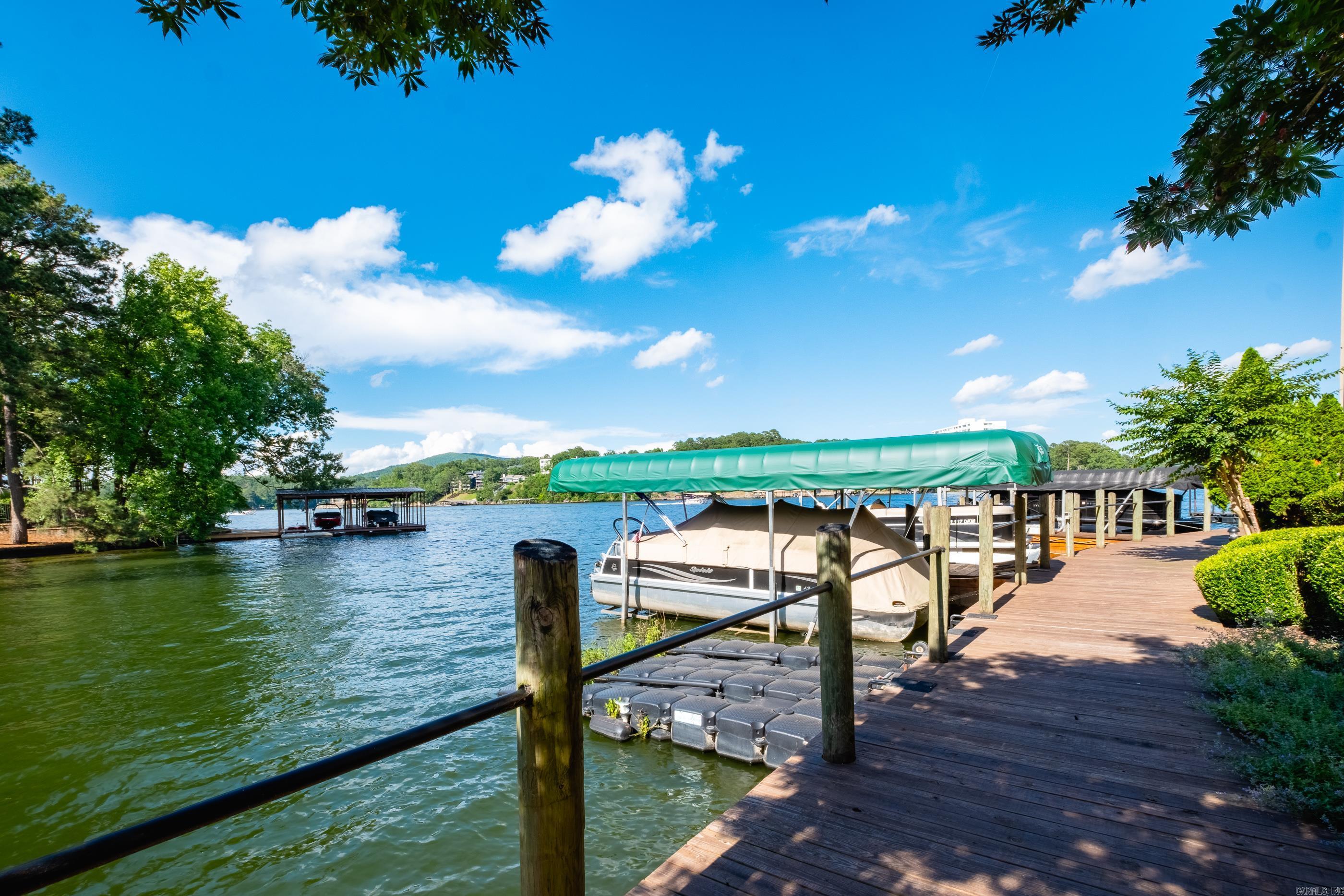 PARADISE LAKE VILLAGE TOWNHOME - Residential