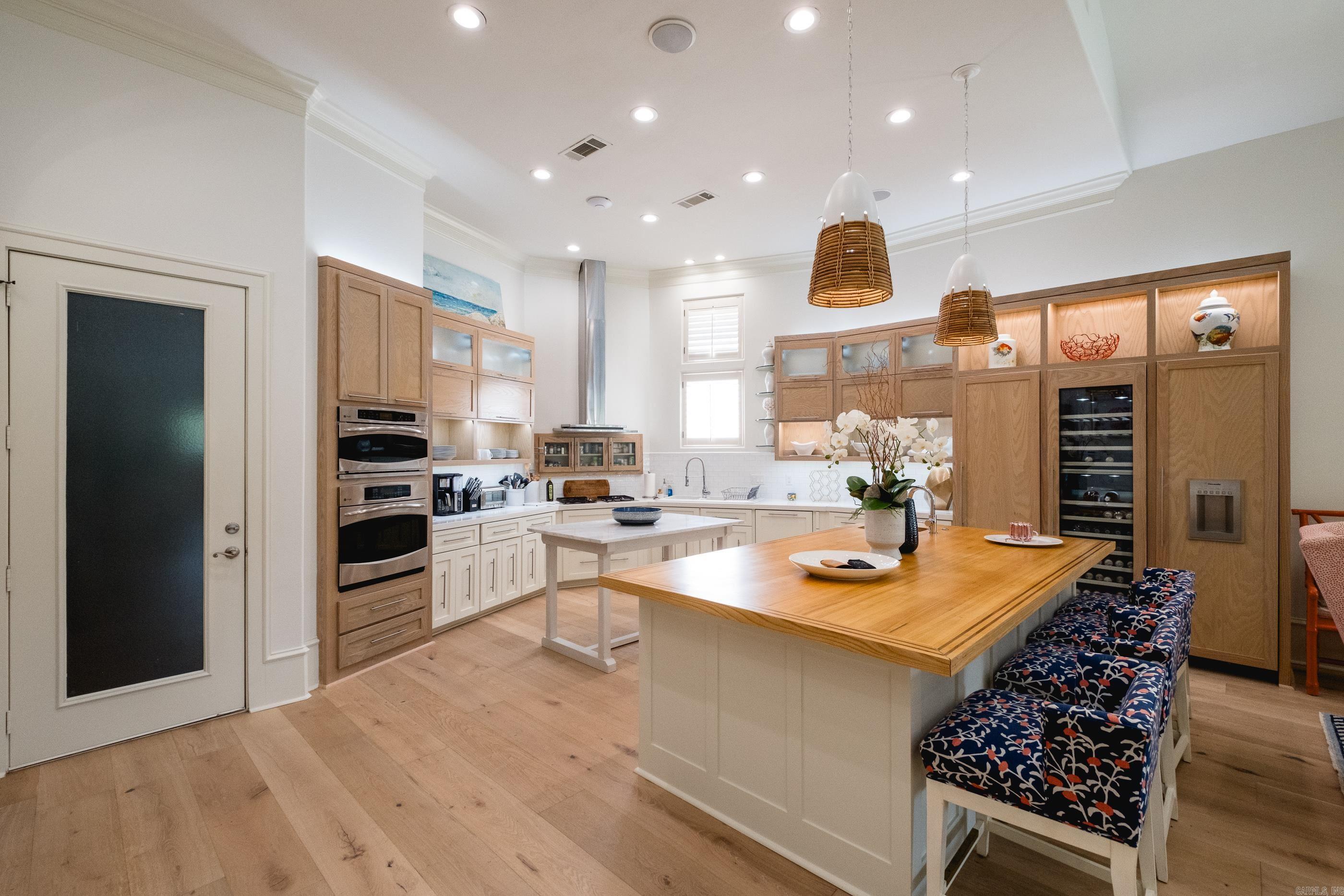 PARADISE LAKE VILLAGE TOWNHOME - Residential