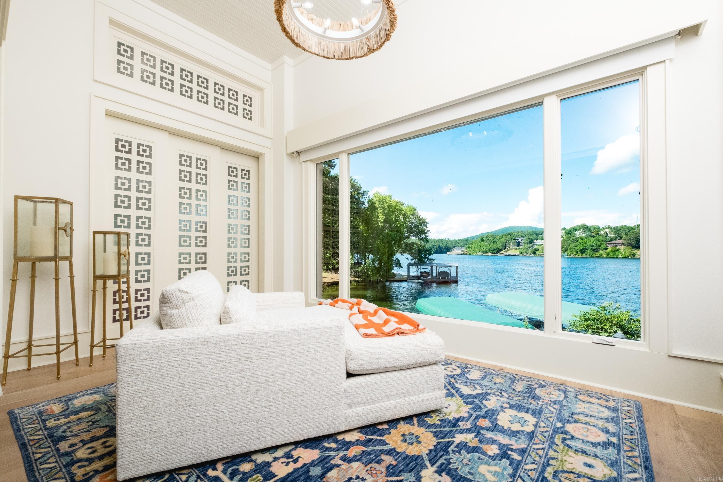 PARADISE LAKE VILLAGE TOWNHOME - Residential