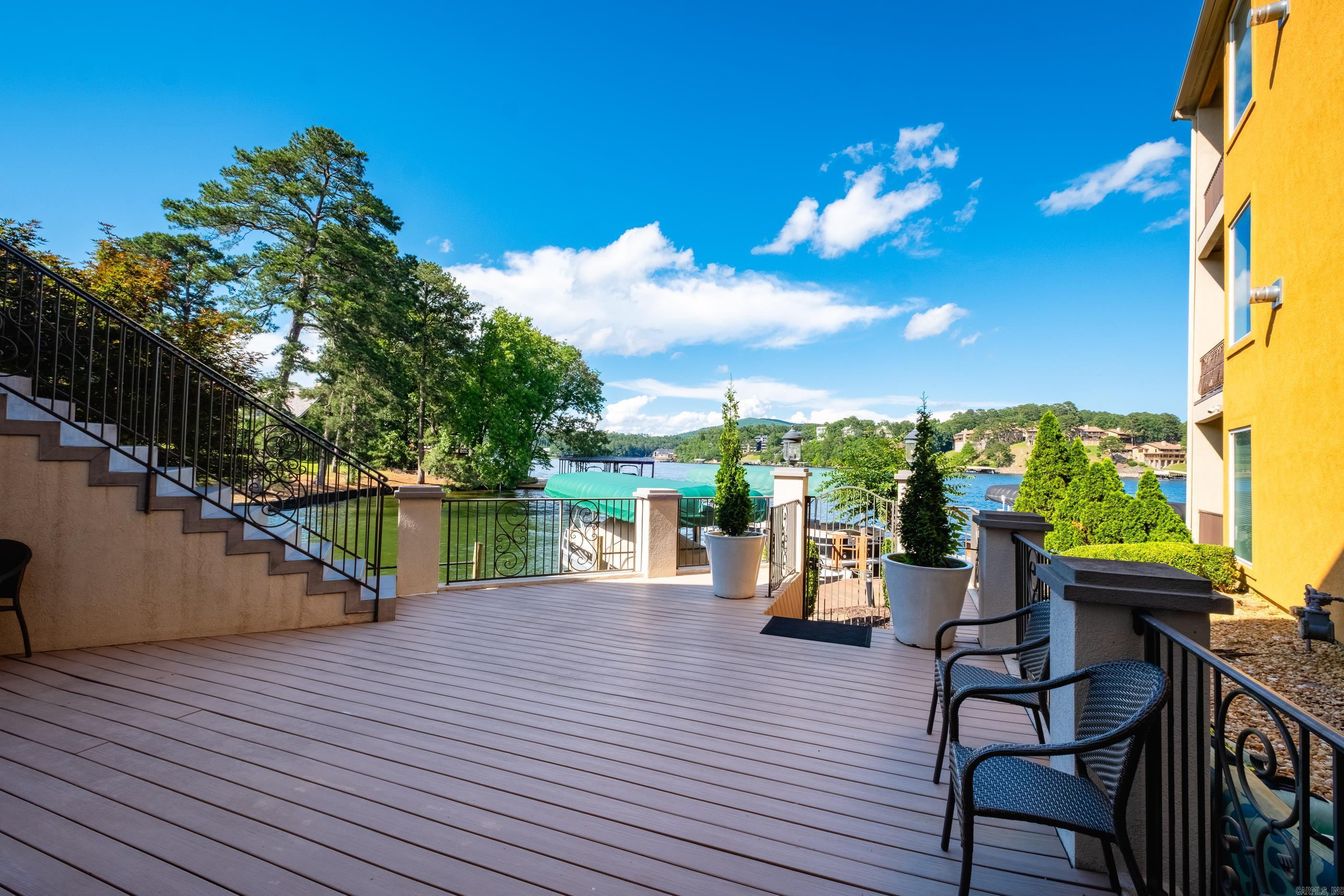 PARADISE LAKE VILLAGE TOWNHOME - Residential