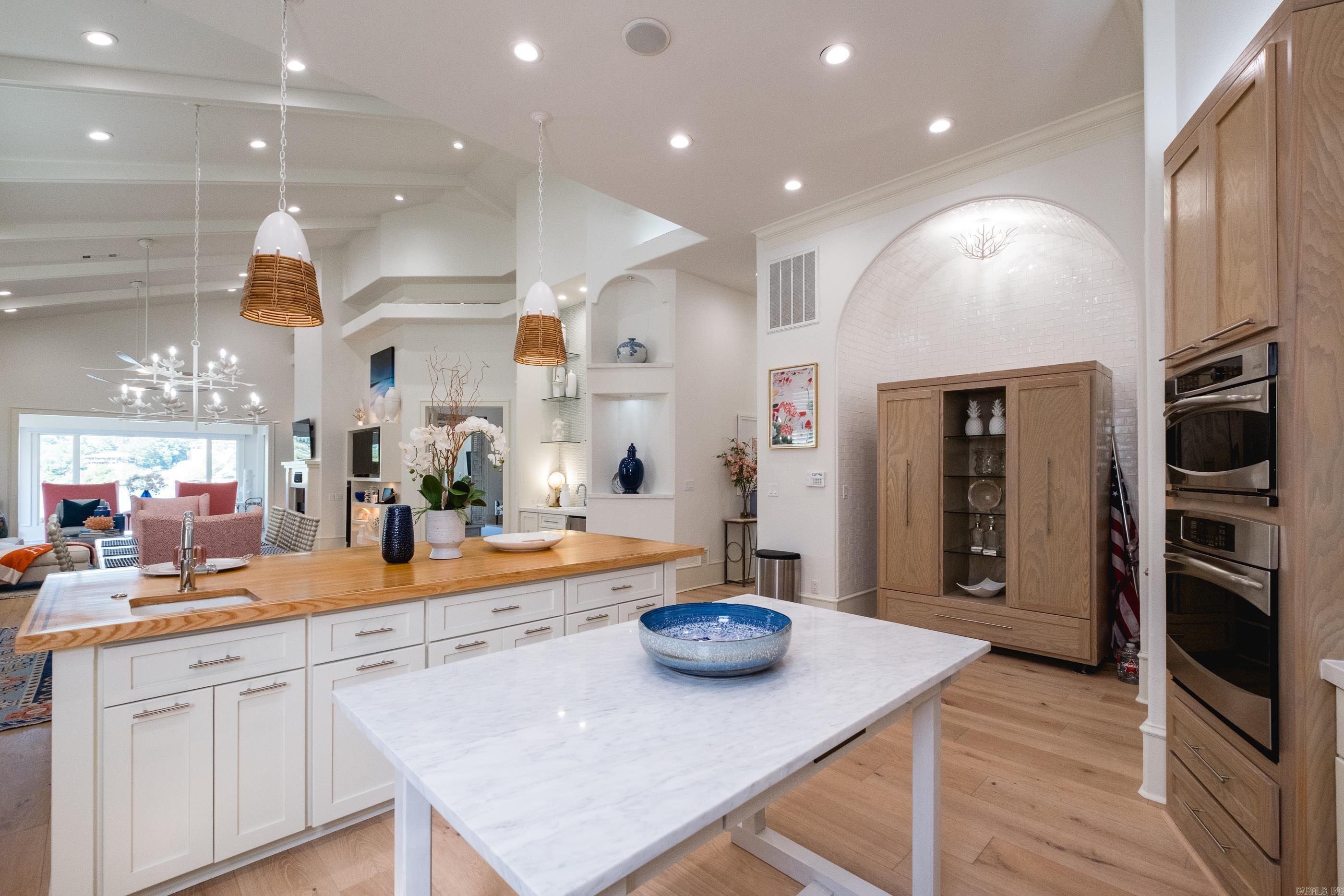 PARADISE LAKE VILLAGE TOWNHOME - Residential