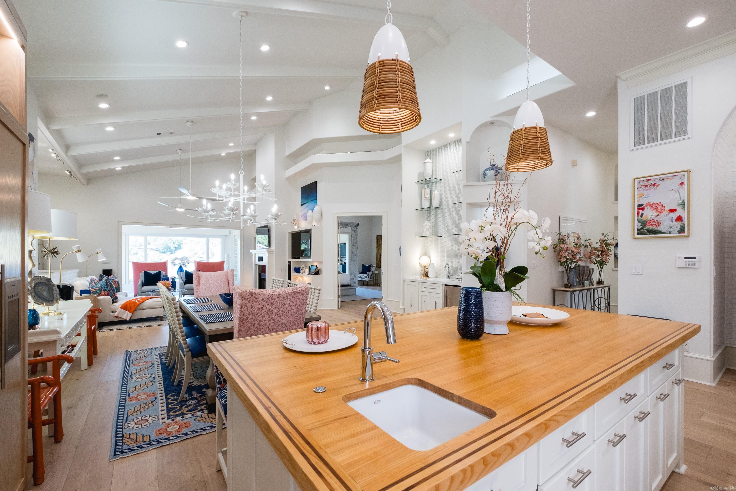 PARADISE LAKE VILLAGE TOWNHOME - Residential