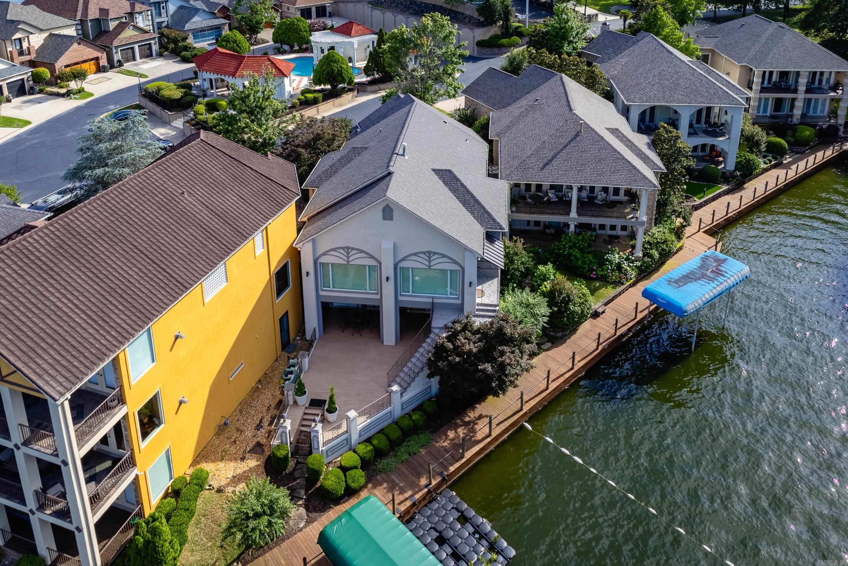 PARADISE LAKE VILLAGE TOWNHOME - Residential