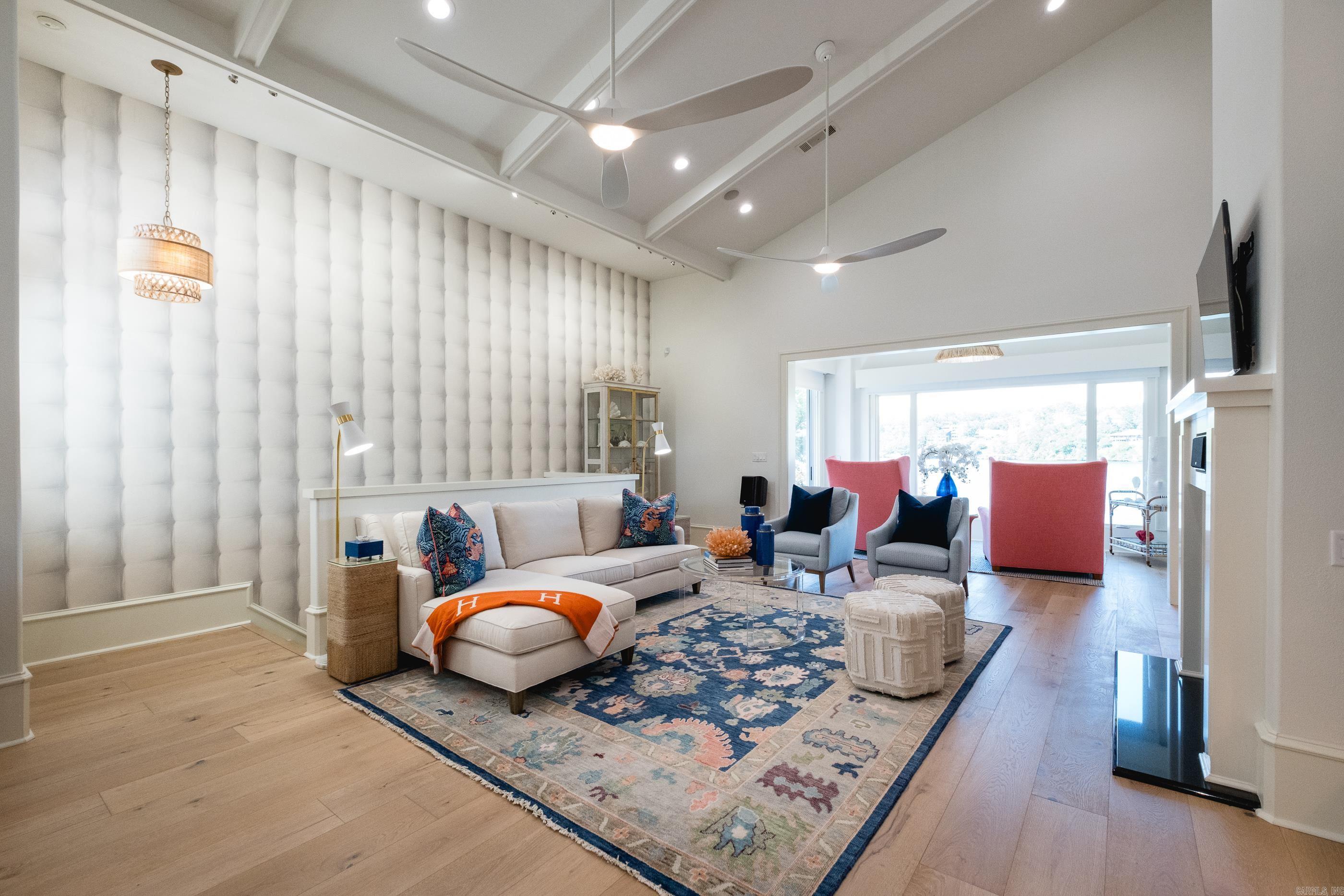 PARADISE LAKE VILLAGE TOWNHOME - Residential