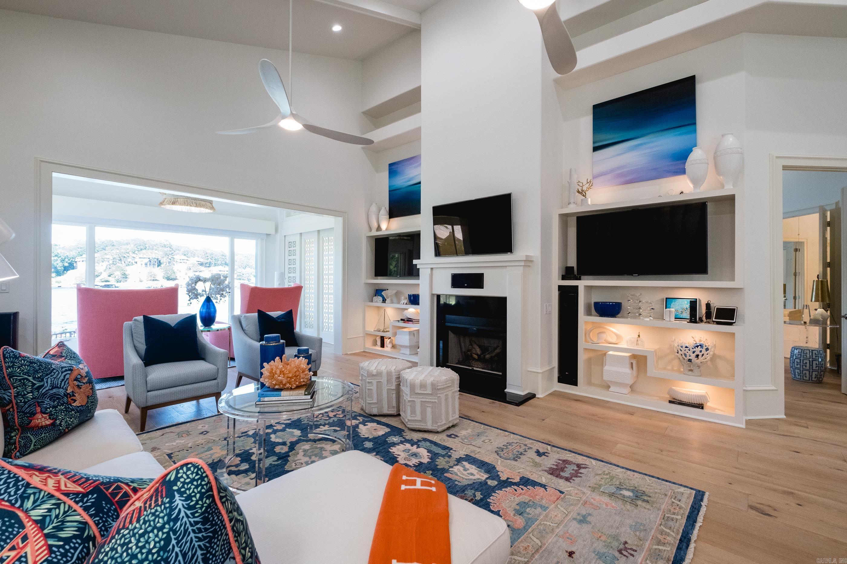 PARADISE LAKE VILLAGE TOWNHOME - Residential