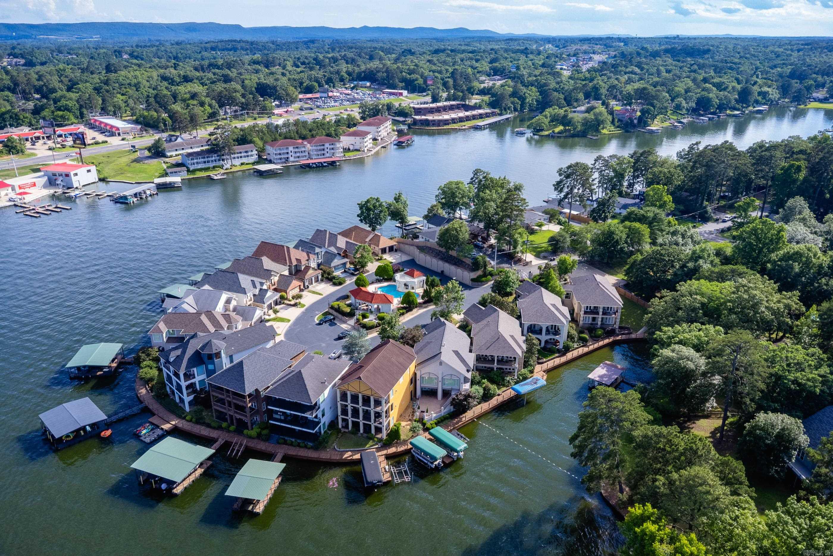 PARADISE LAKE VILLAGE TOWNHOME - Residential