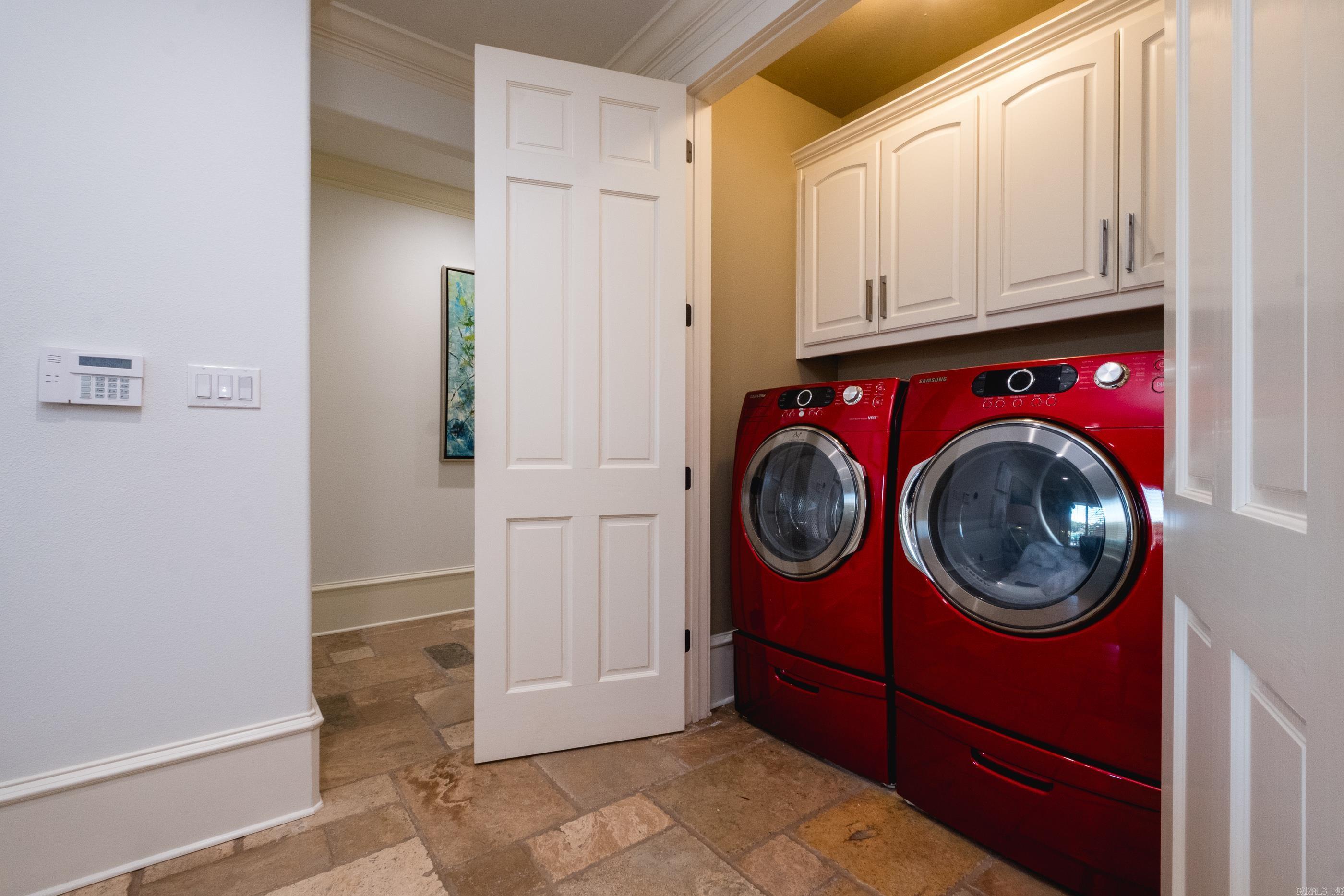 PARADISE LAKE VILLAGE TOWNHOME - Residential