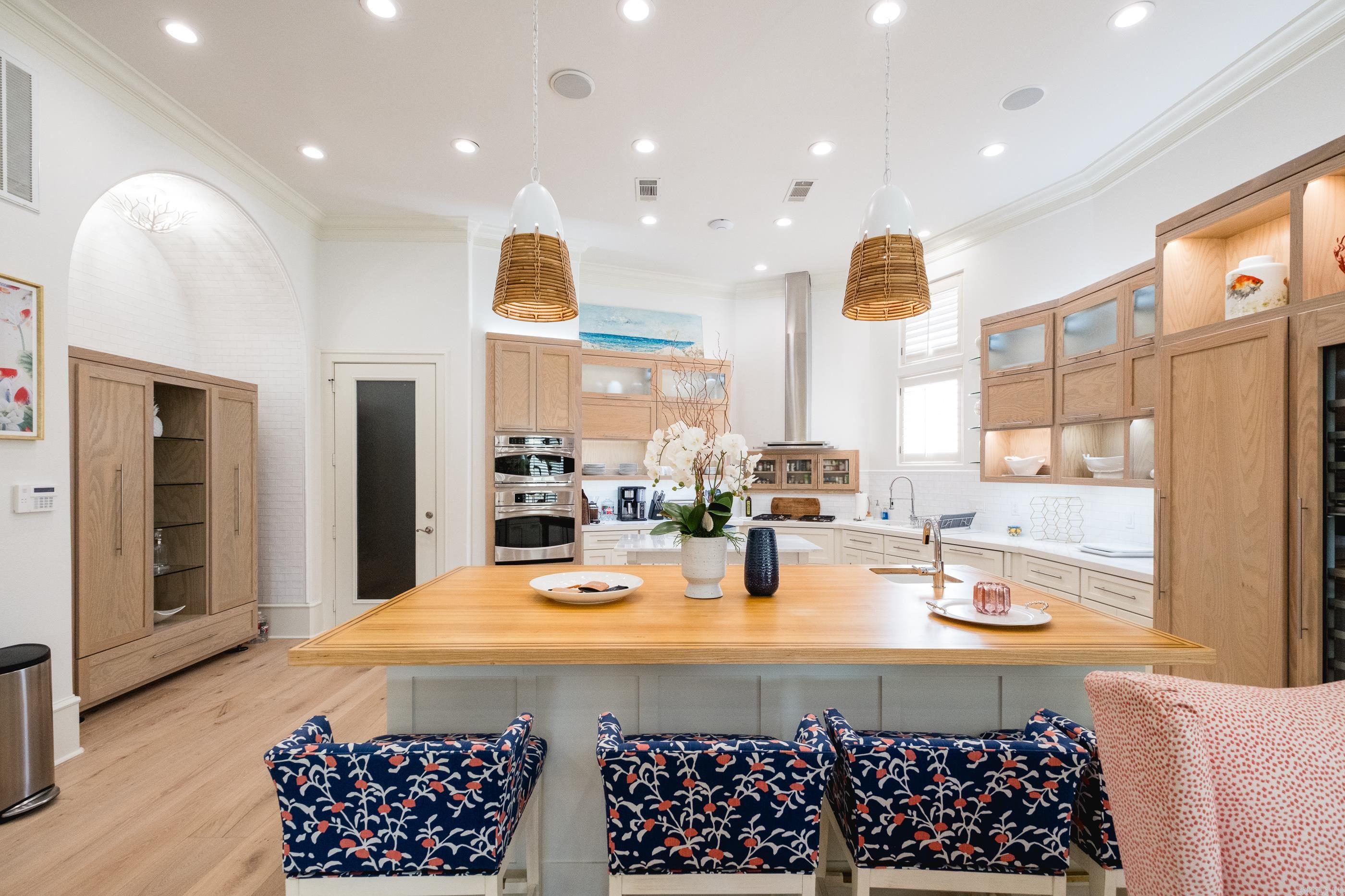 PARADISE LAKE VILLAGE TOWNHOME - Residential