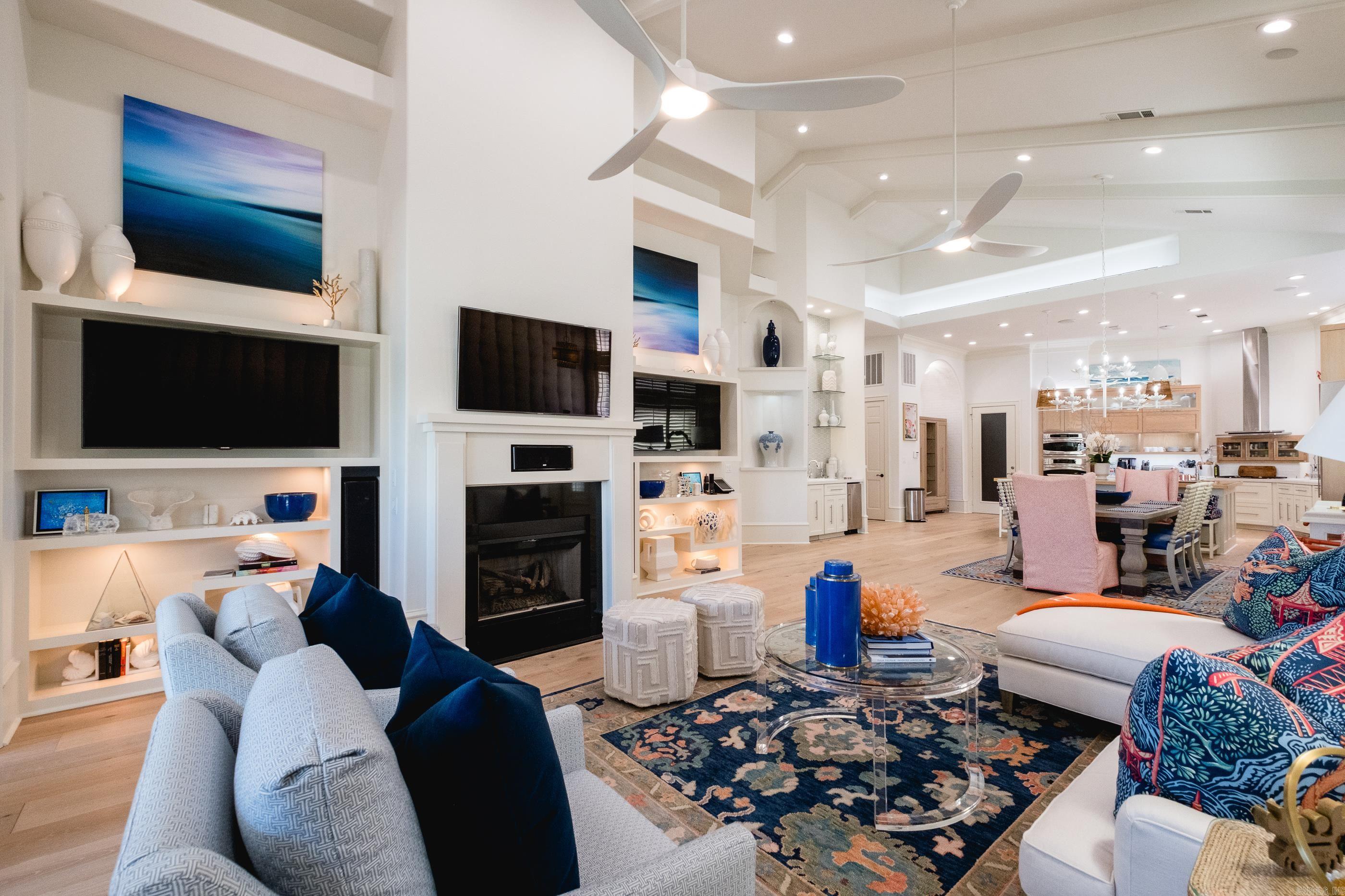 PARADISE LAKE VILLAGE TOWNHOME - Residential