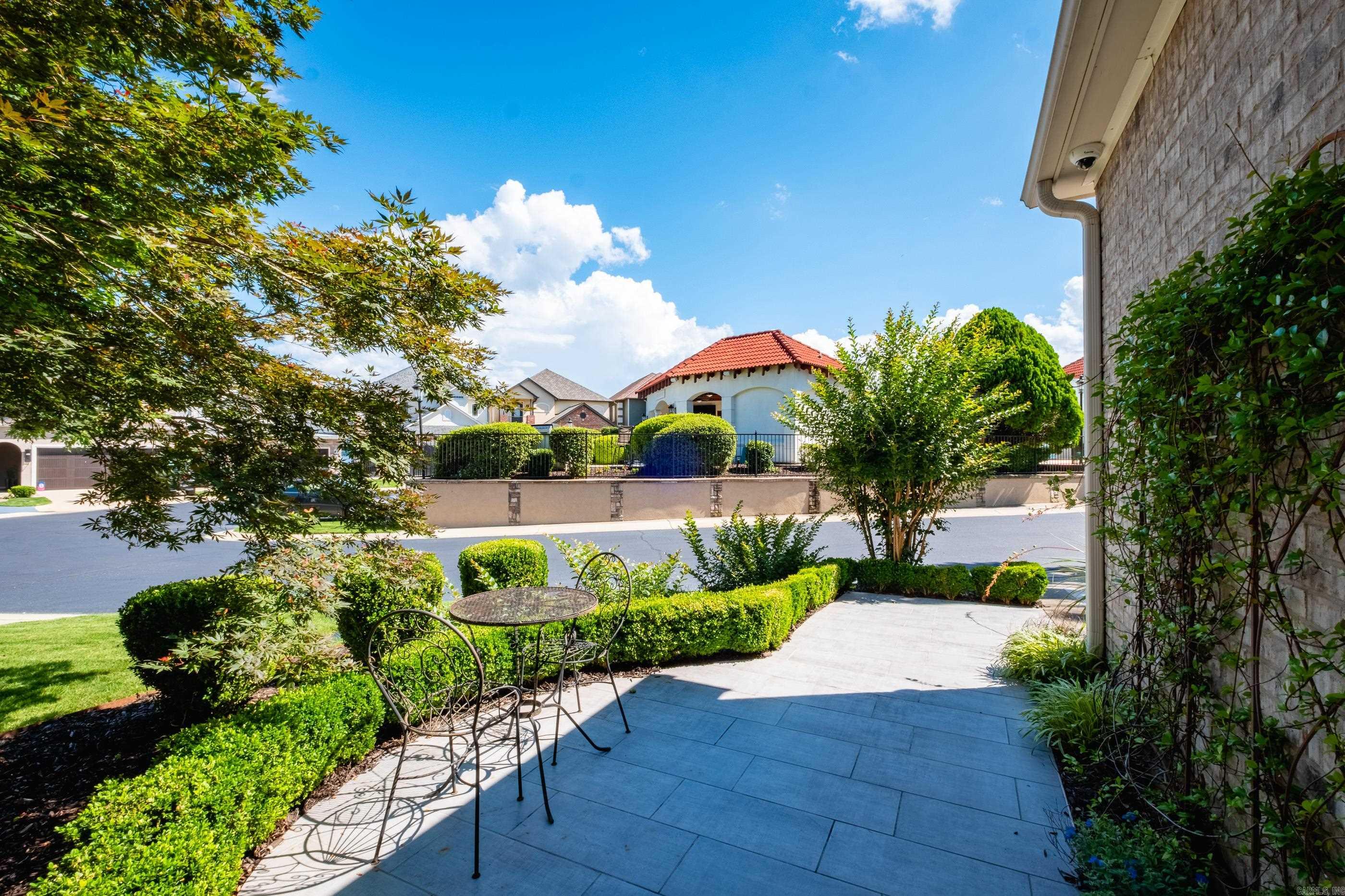 PARADISE LAKE VILLAGE TOWNHOME - Residential