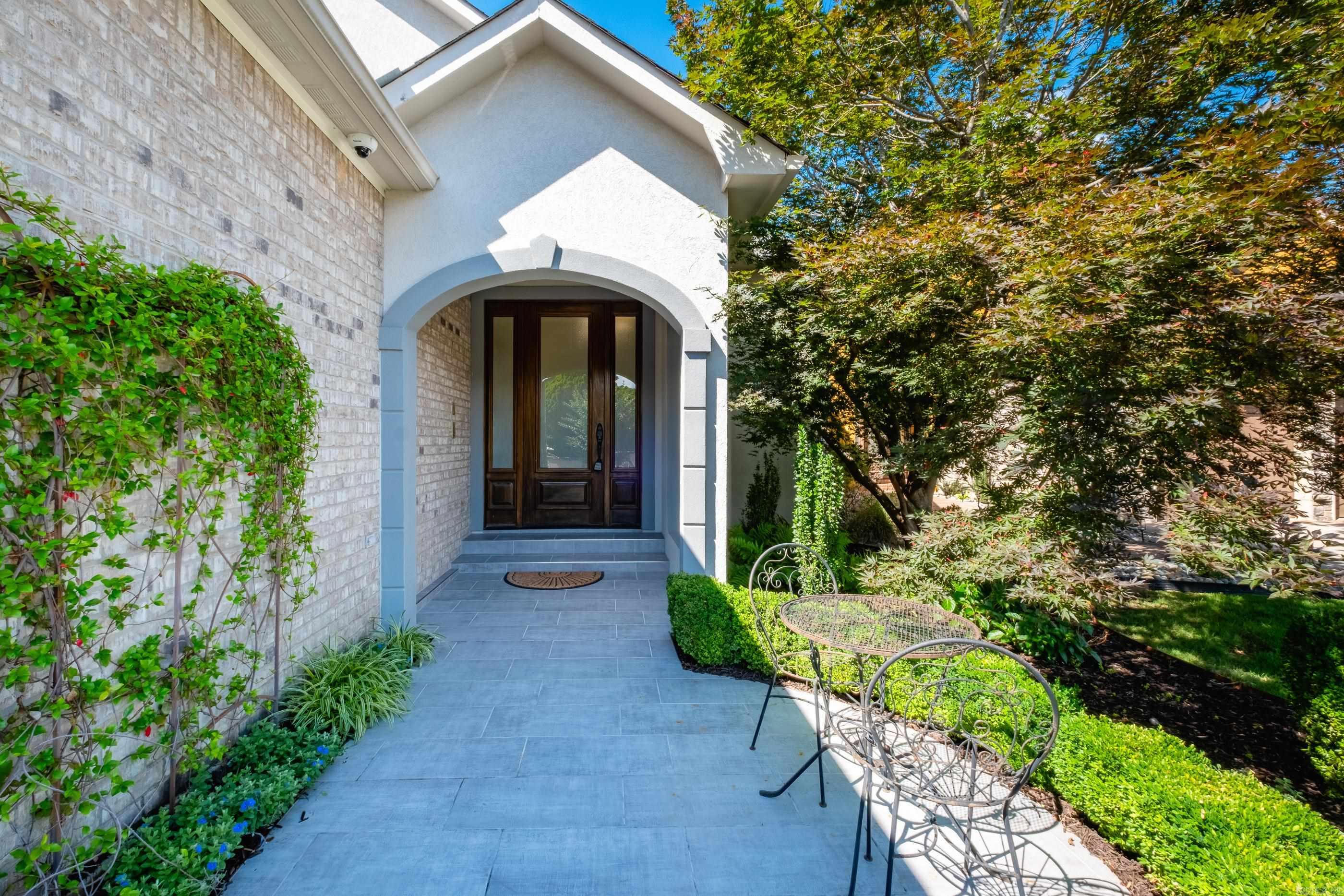 PARADISE LAKE VILLAGE TOWNHOME - Residential