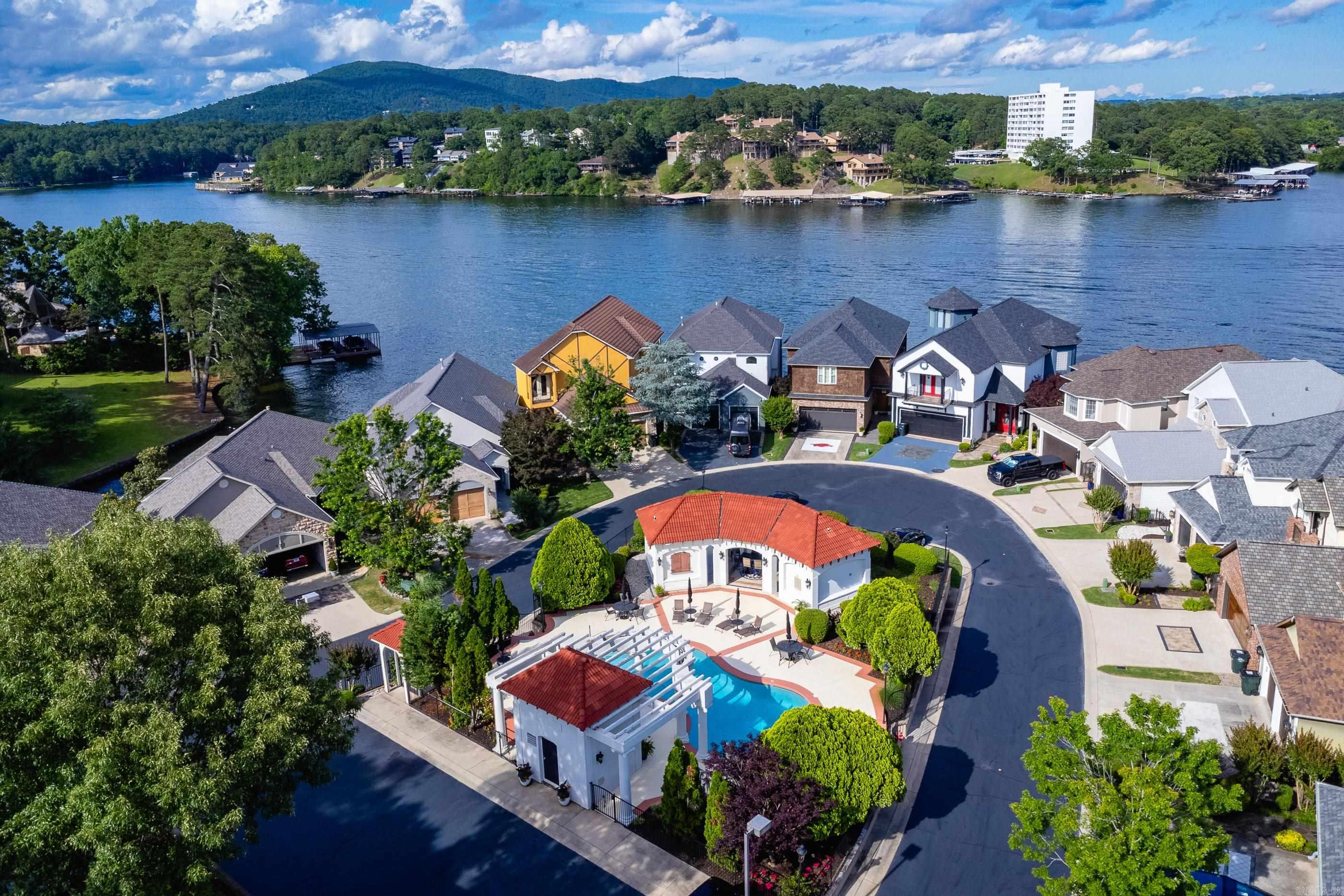 PARADISE LAKE VILLAGE TOWNHOME - Residential