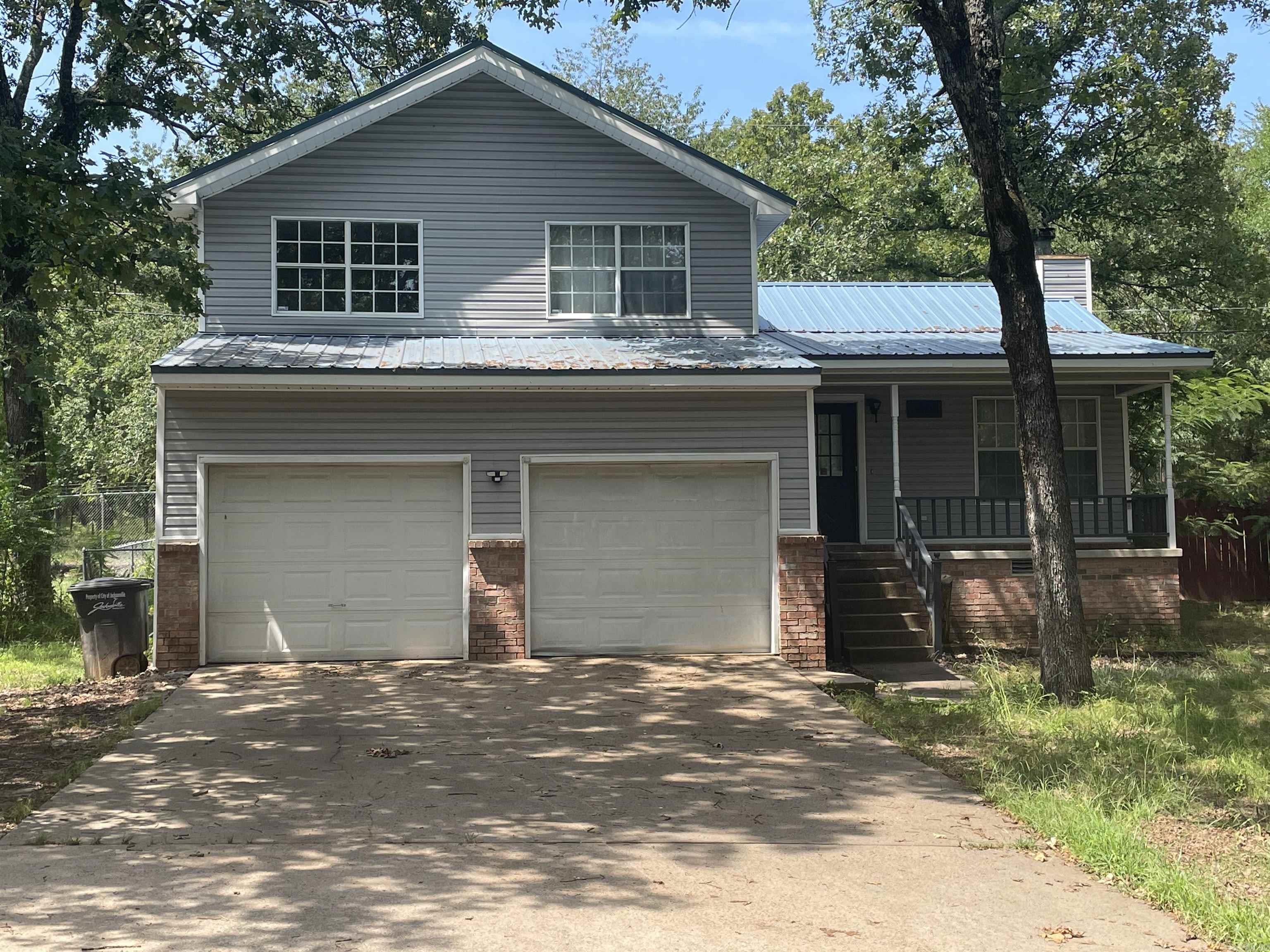 WOODLAND HILLS - Residential