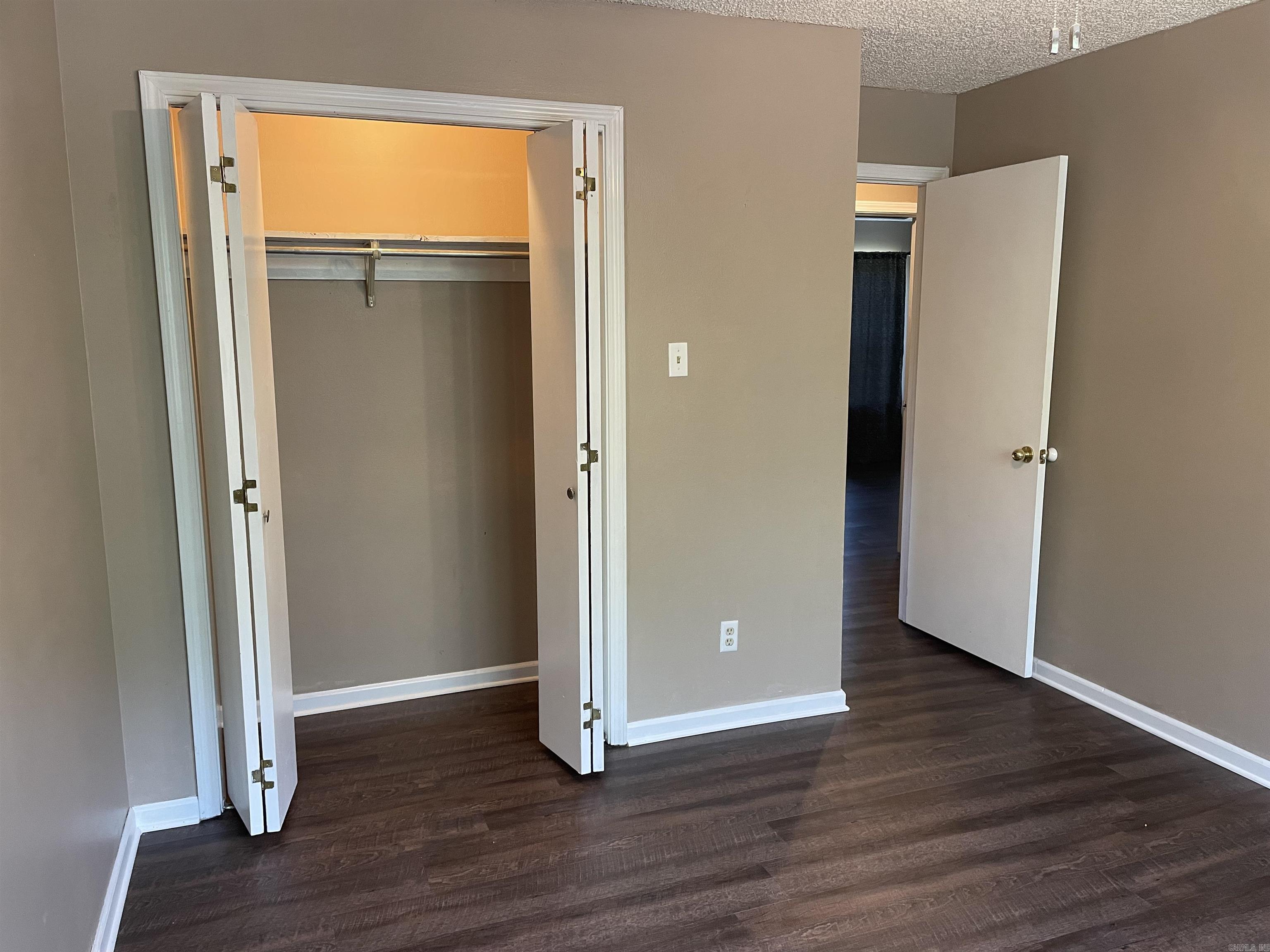 WOODLAND HILLS - Residential