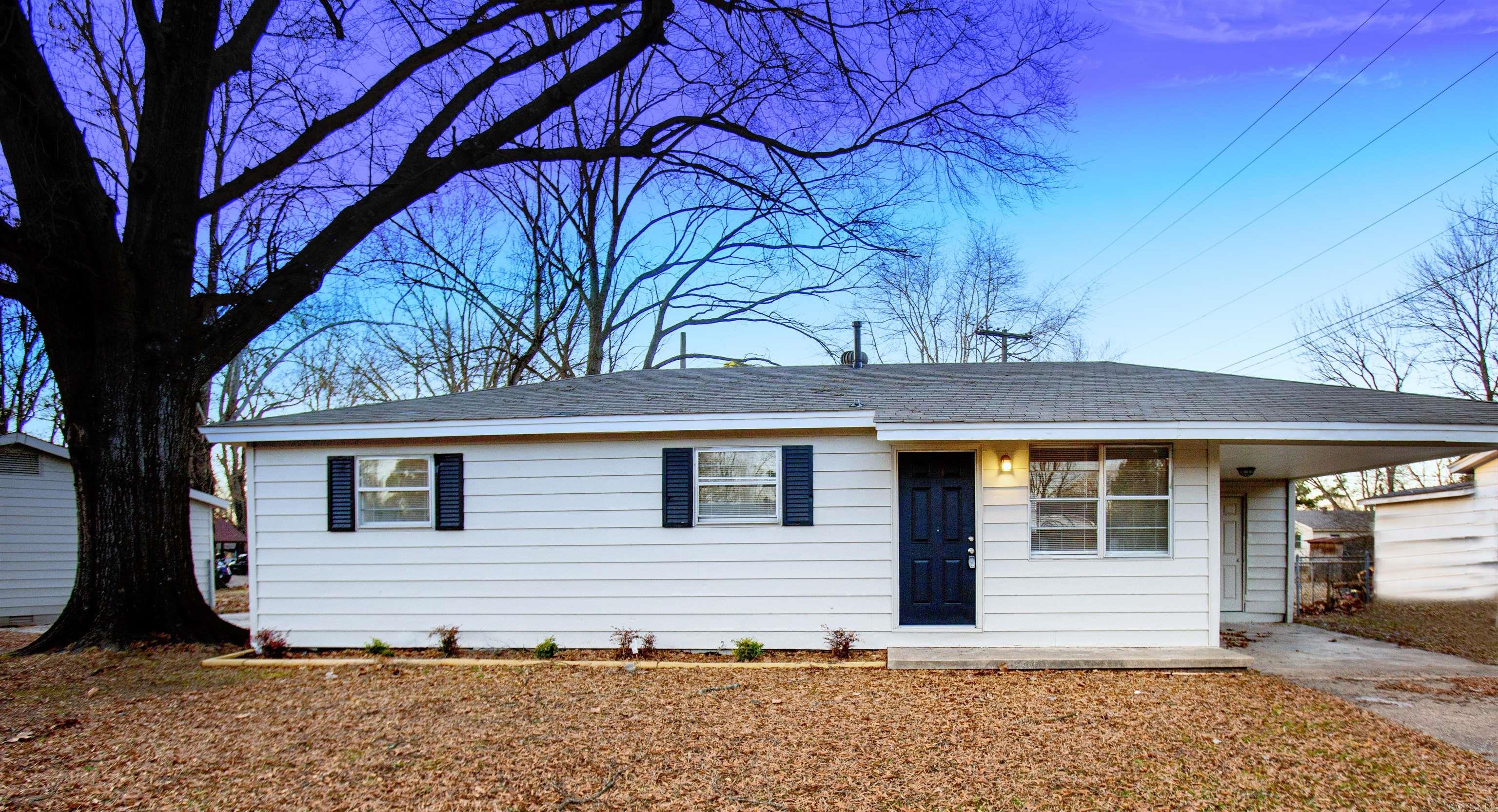 Completely remodled 3 bed in North Little Rock! There is nice hardwood flooring thoughout and new kitchen appliances. There is fresh paint and granite counter tops! Come make this your new family home!