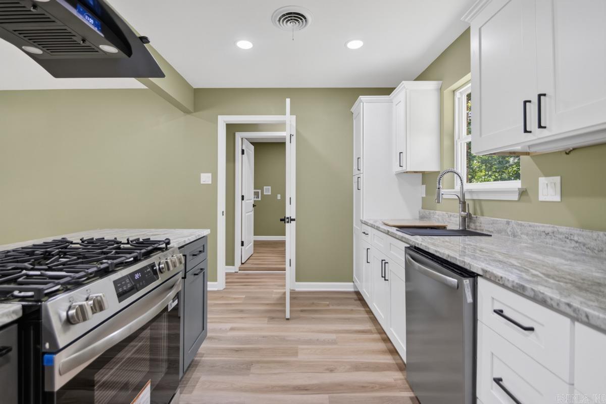 MAYWOOD MANOR - Residential