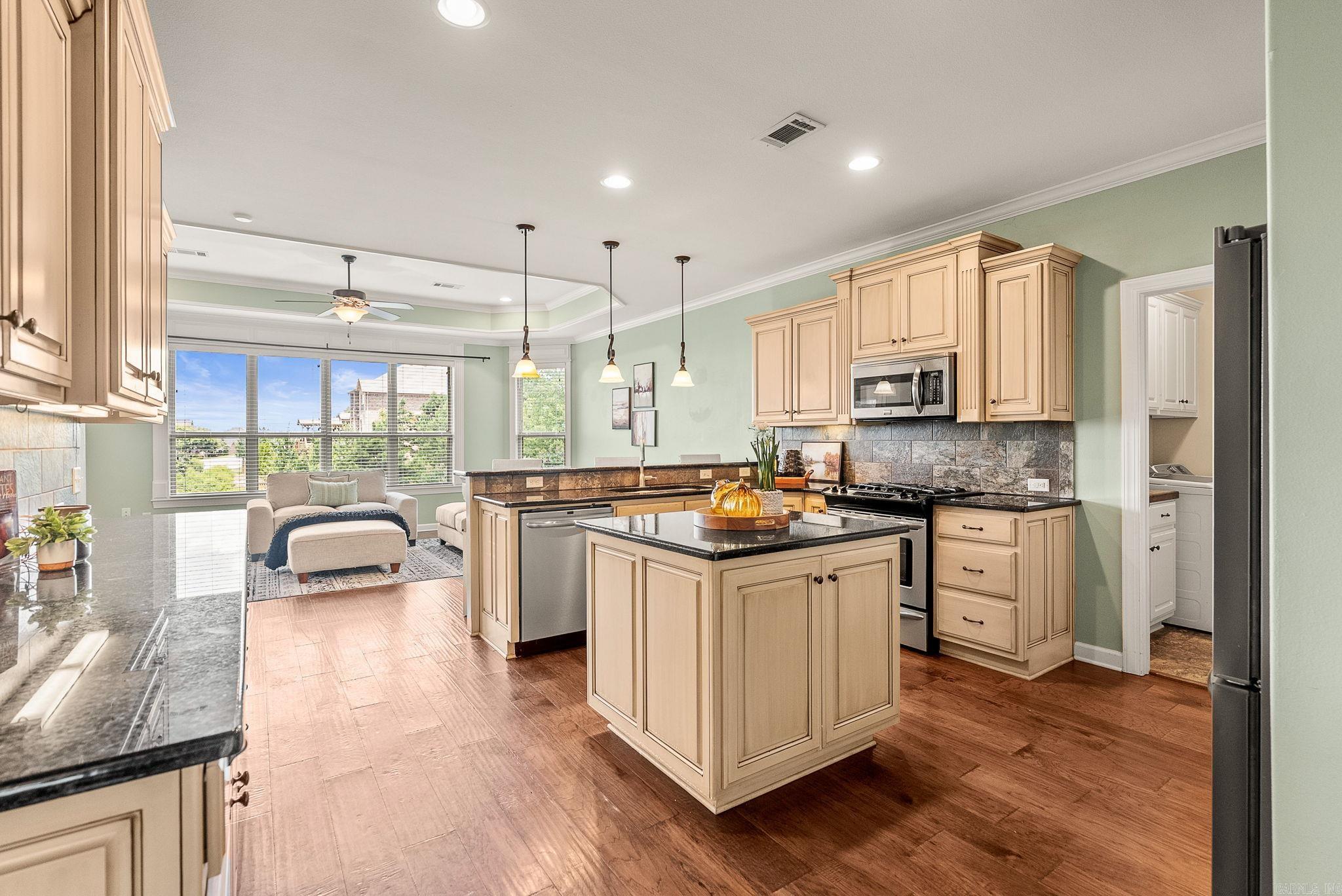 MAJESTIC POINTE - Residential