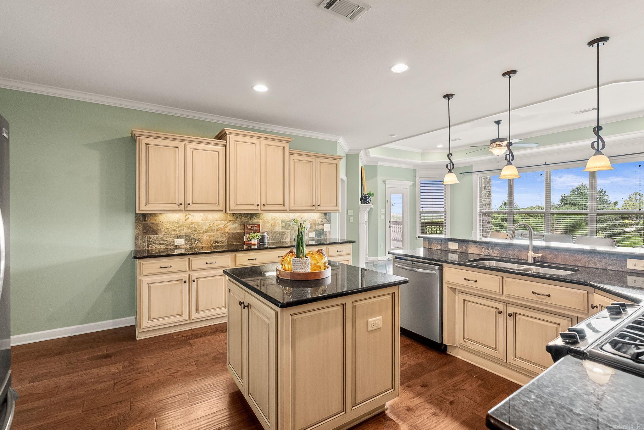MAJESTIC POINTE - Residential