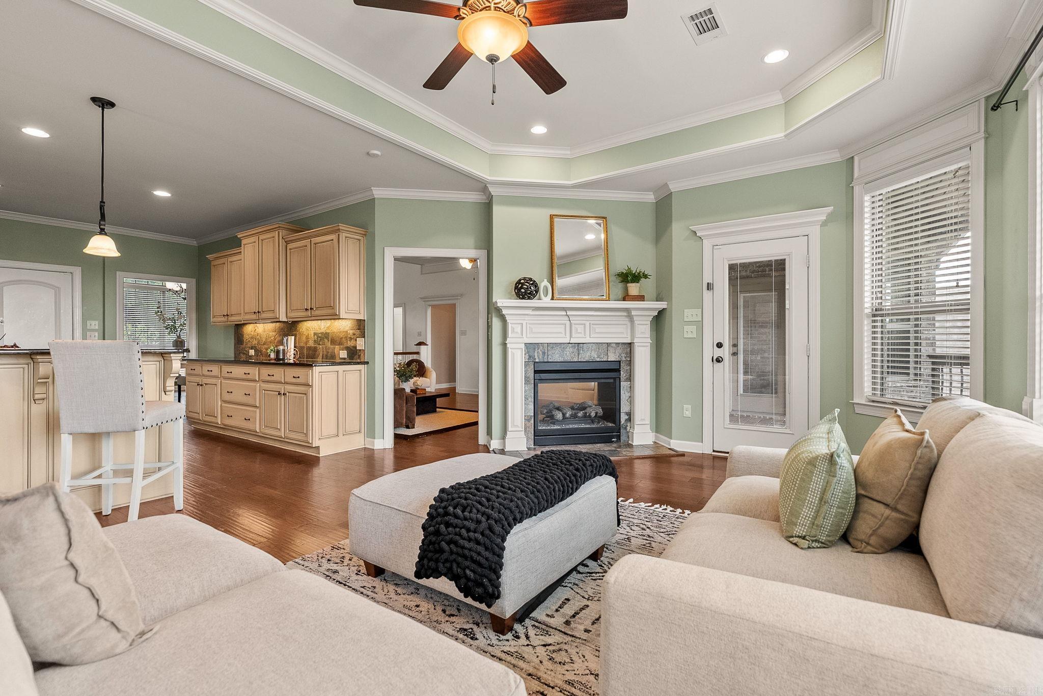 MAJESTIC POINTE - Residential