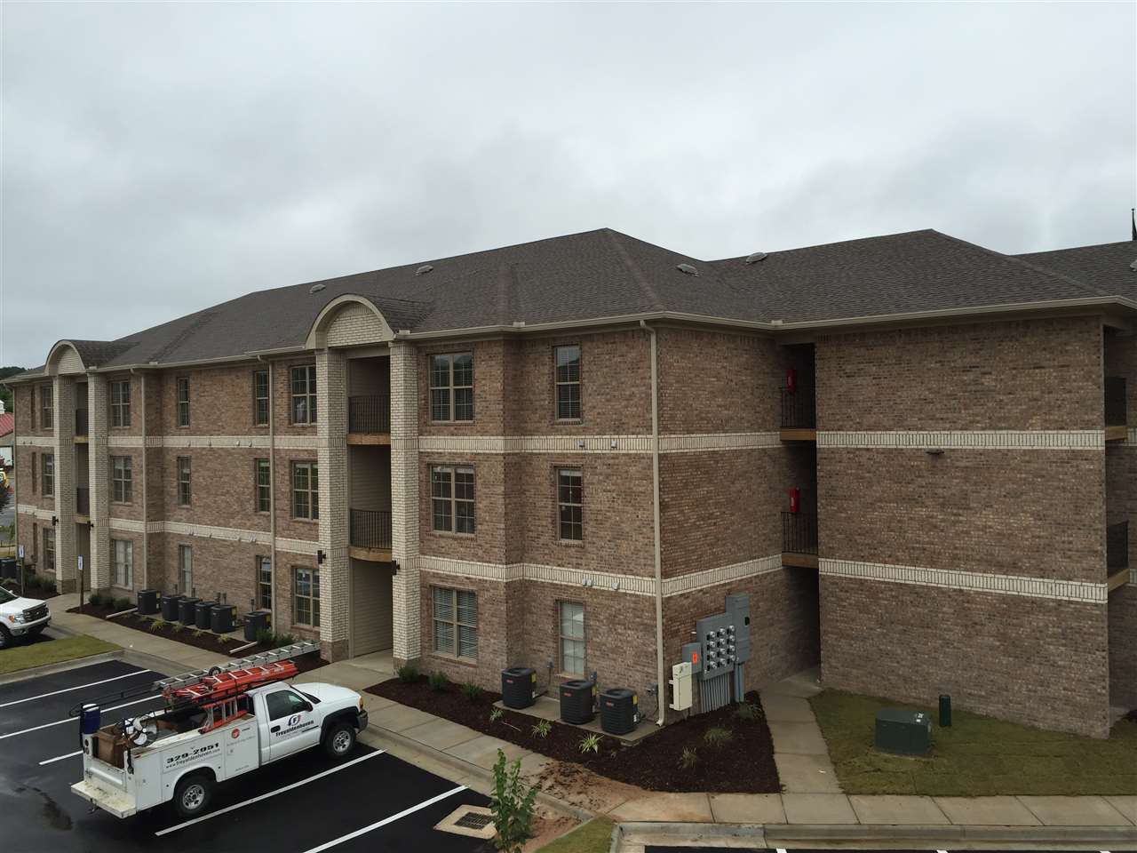 New apartment building built in 2015! Great location to all College's, downtown and easy access to Interstate!