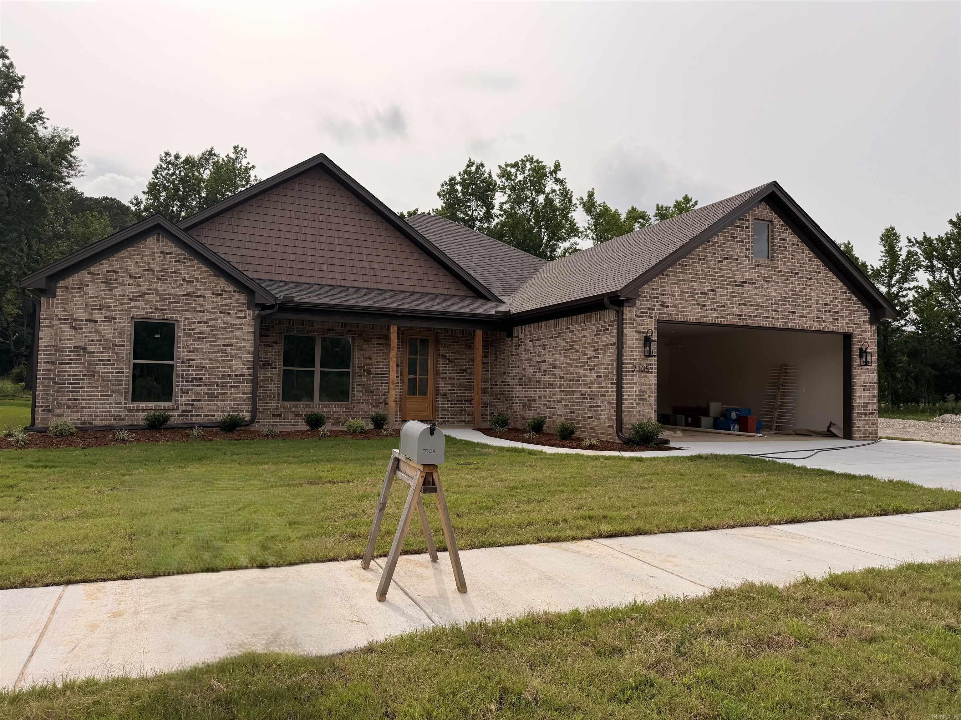 CREEKSIDE - Residential