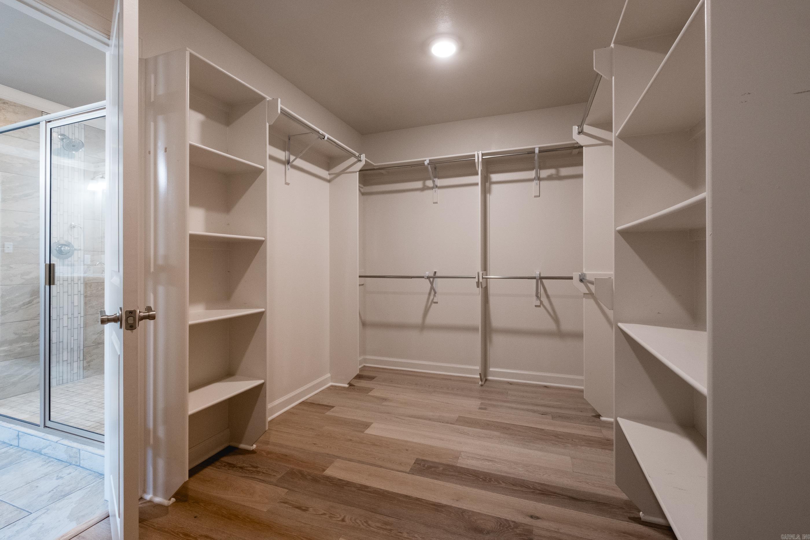 MAJESTIC POINTE - Residential