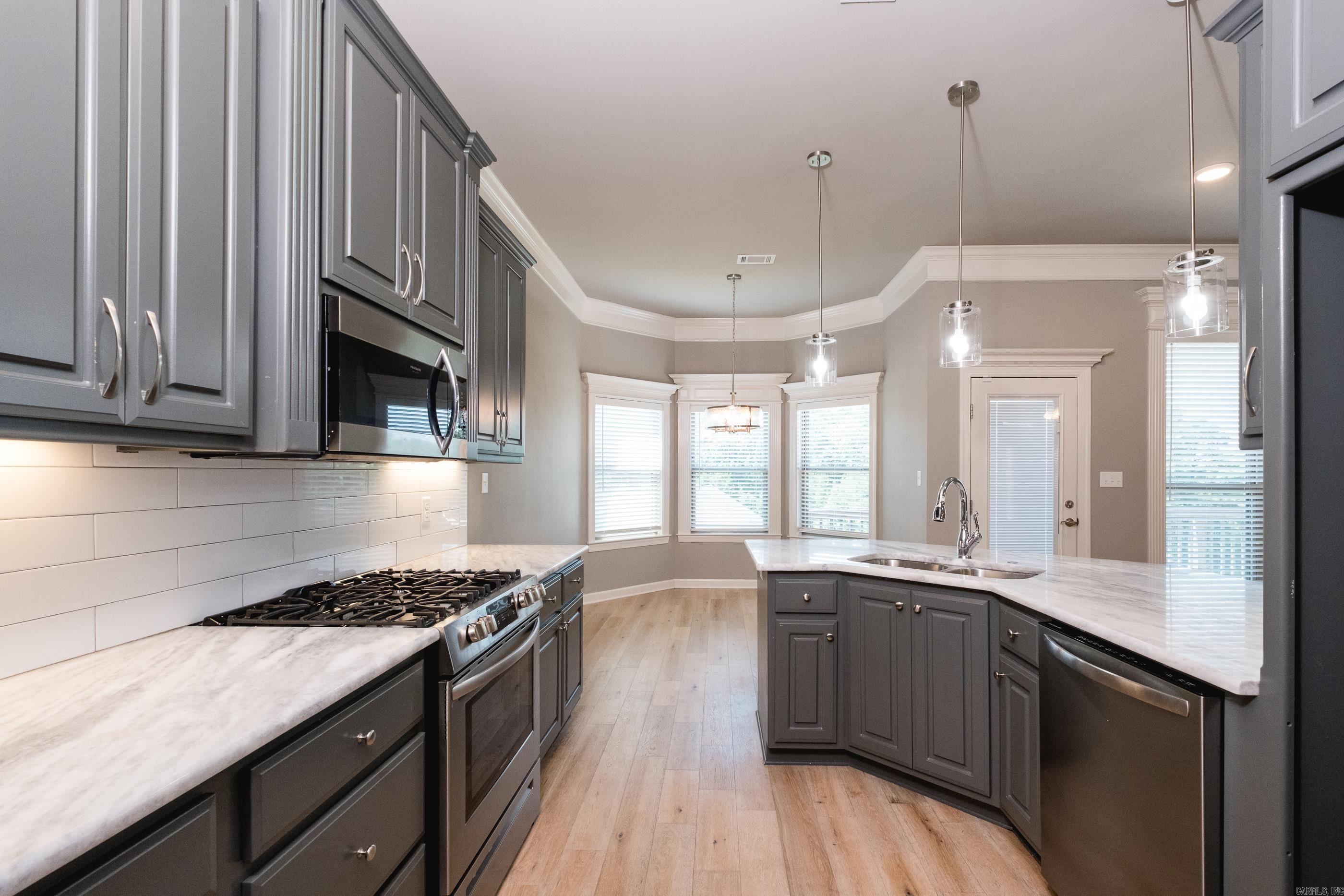MAJESTIC POINTE - Residential