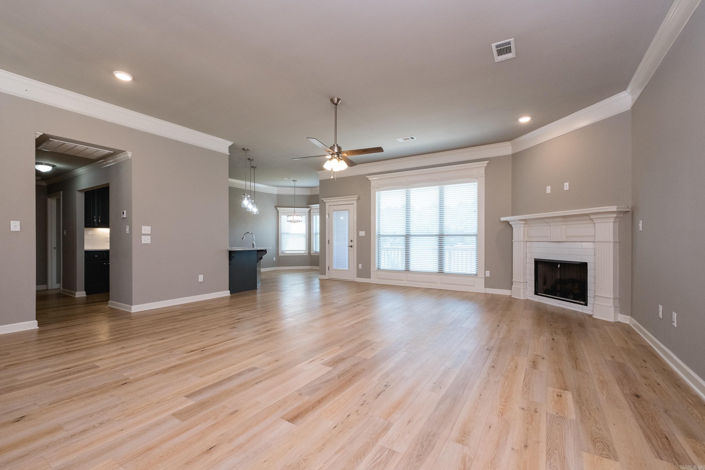 MAJESTIC POINTE - Residential