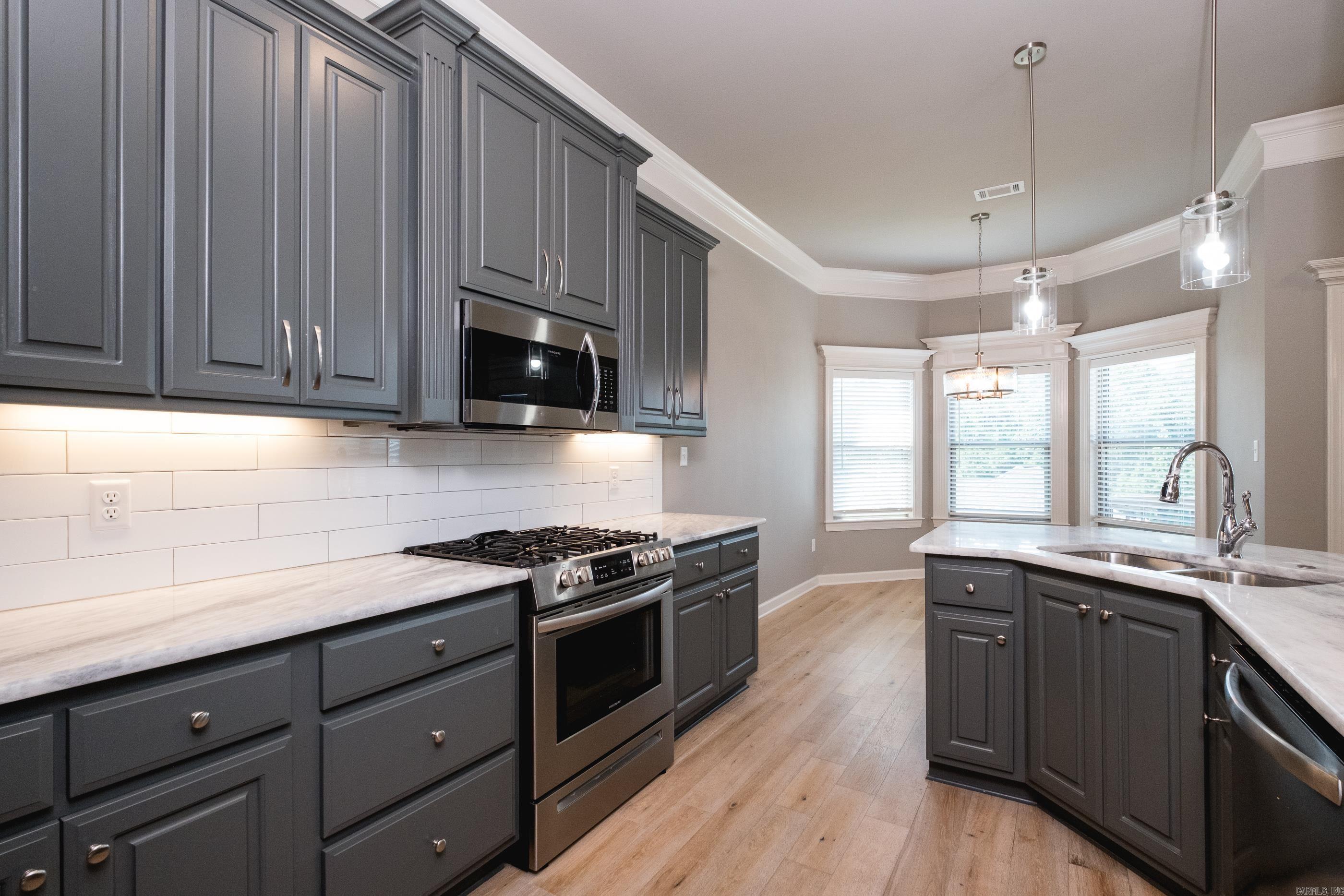 MAJESTIC POINTE - Residential